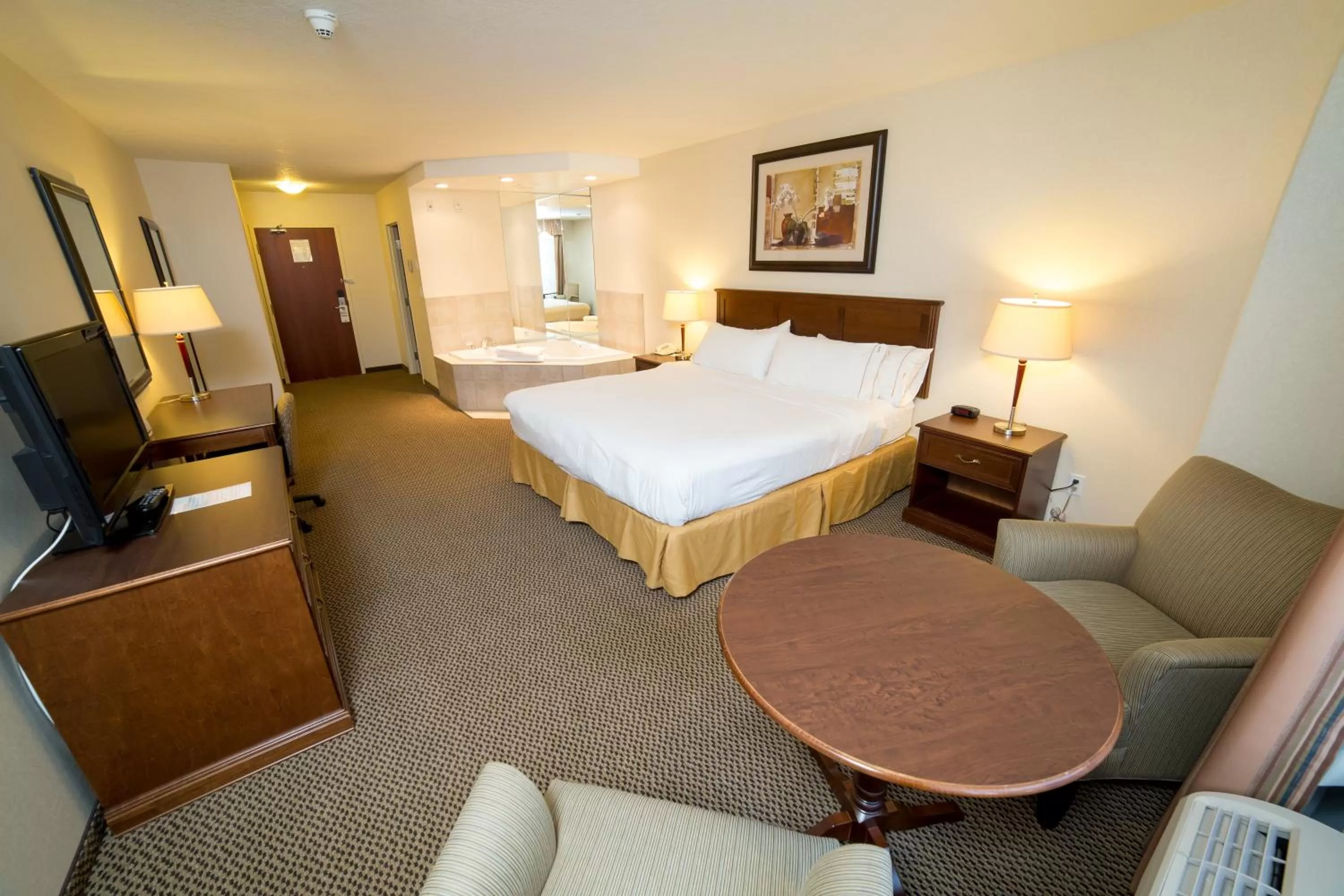 Photo of the whole room, Bed in Holiday Inn Express & Suites Drayton Valley by IHG