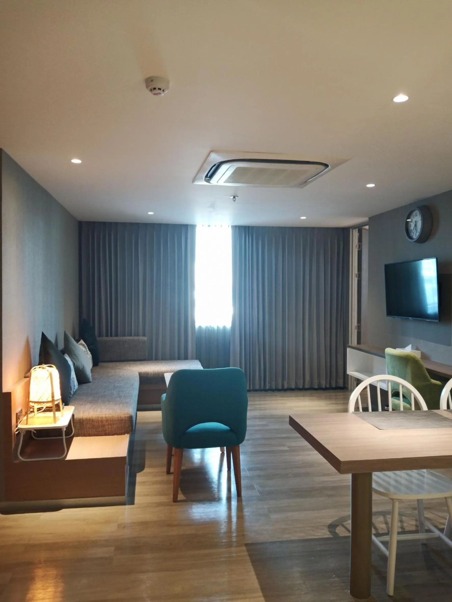 Bizotel Premier Hotel & Residence