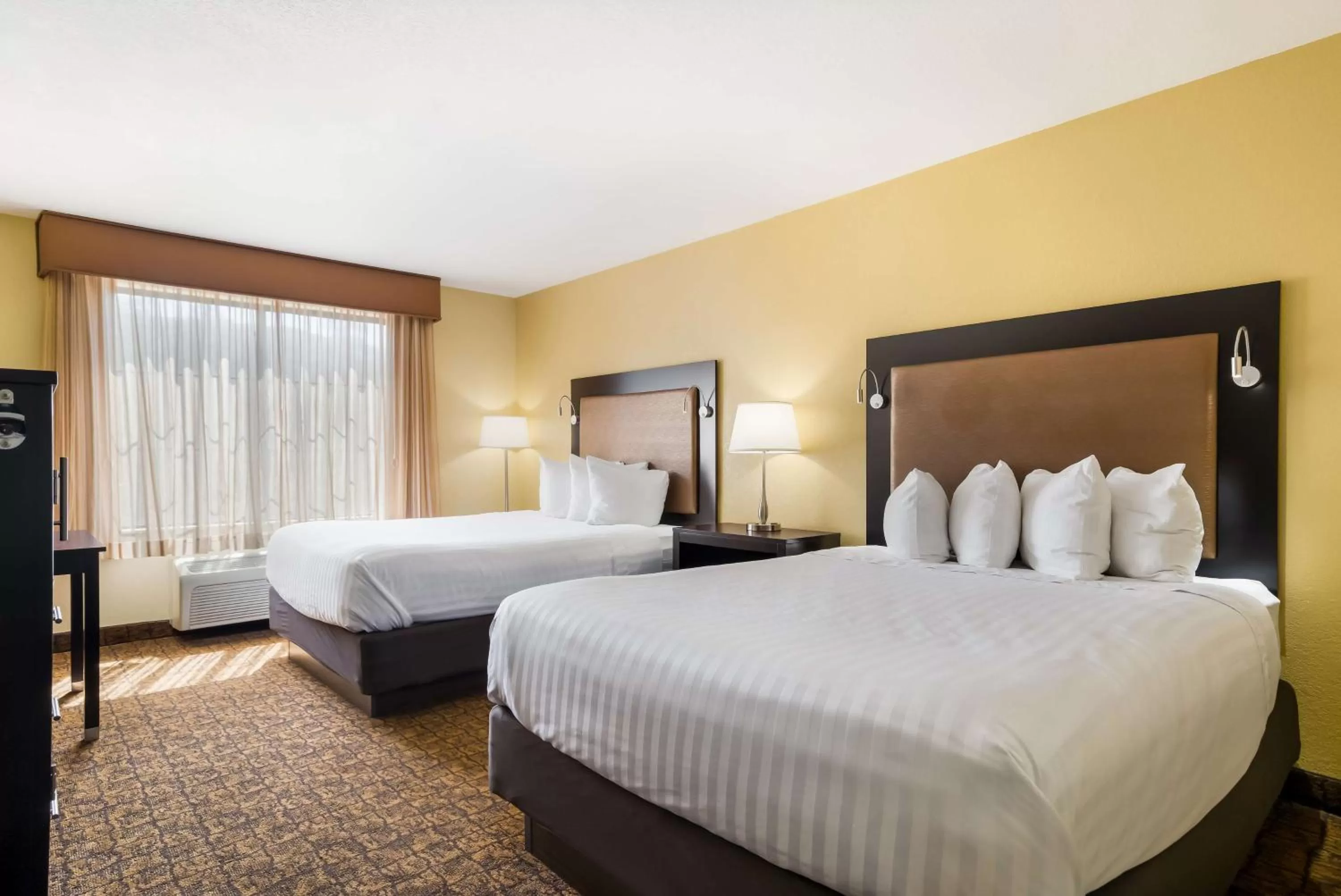 Bedroom, Bed in Best Western Escondido Hotel