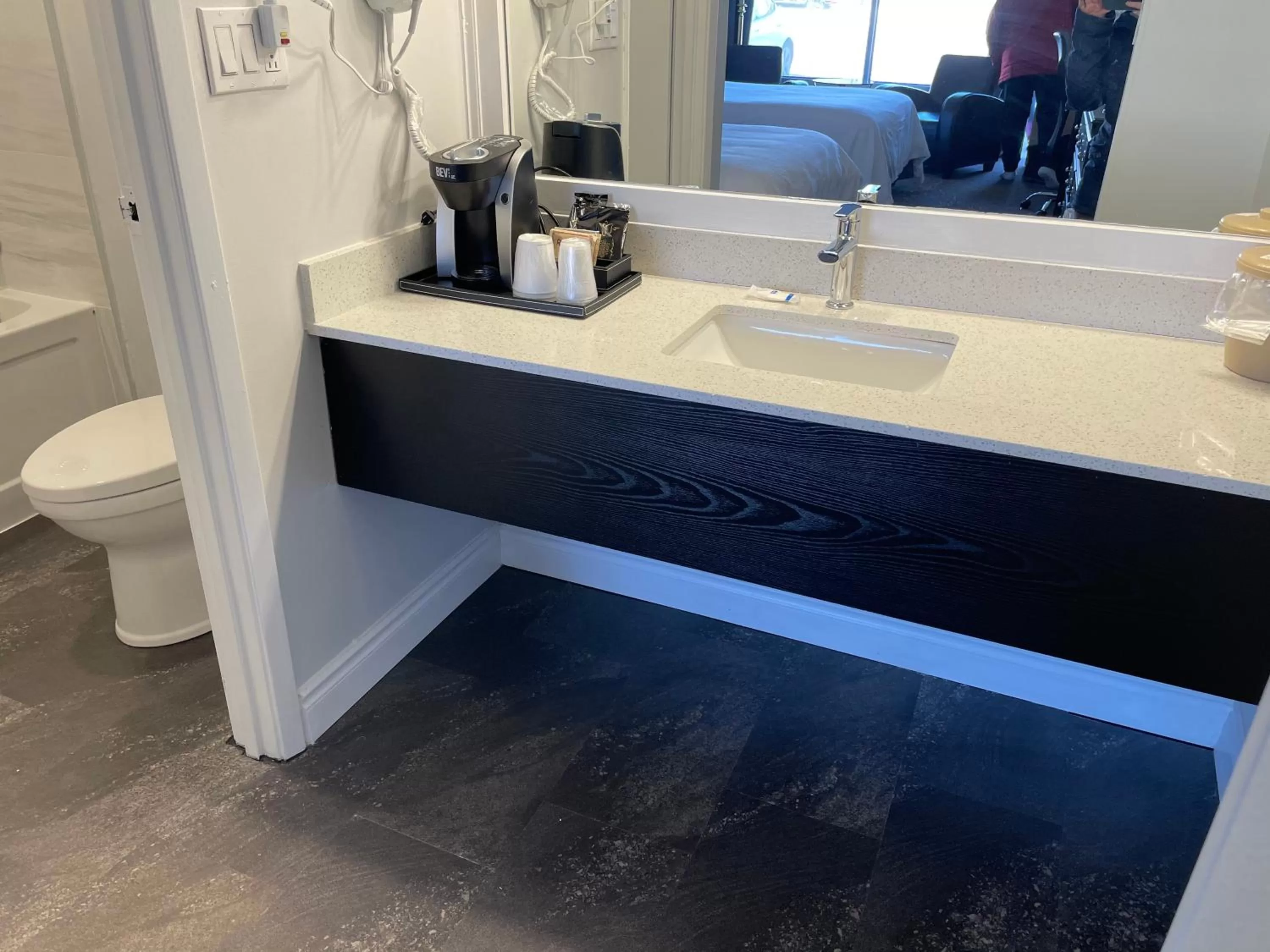 Bathroom in Rodeway Inn King William