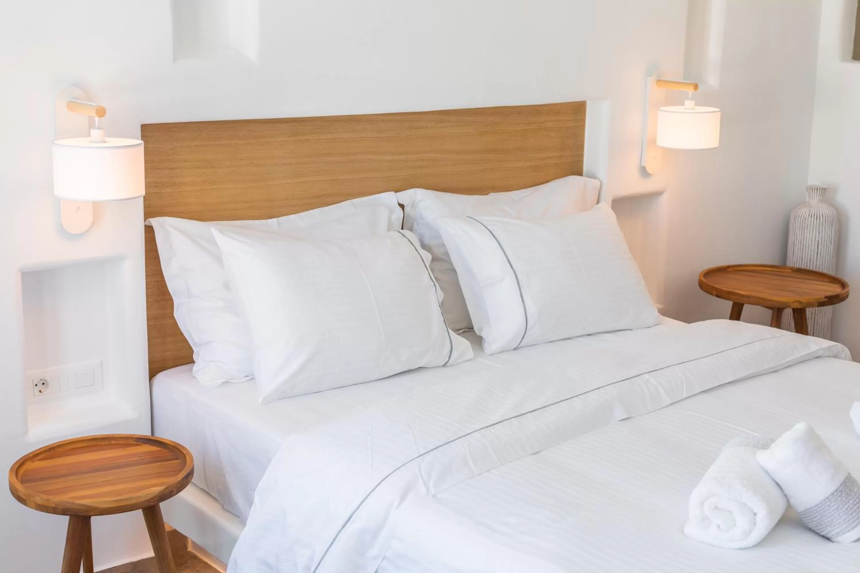 Bed in Eternity Suites Santorini