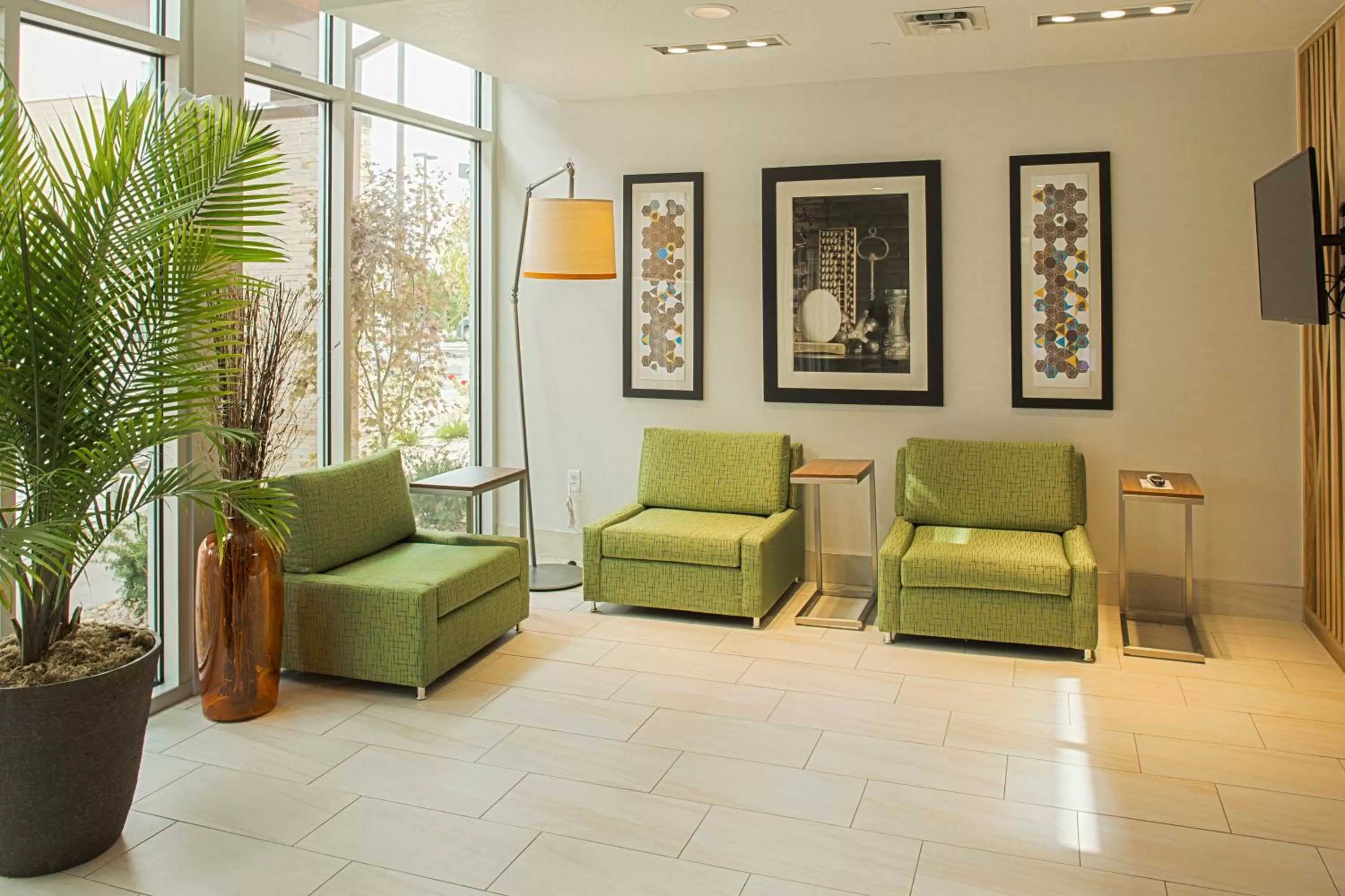 Property building in Holiday Inn Express & Suites Boise Airport by IHG