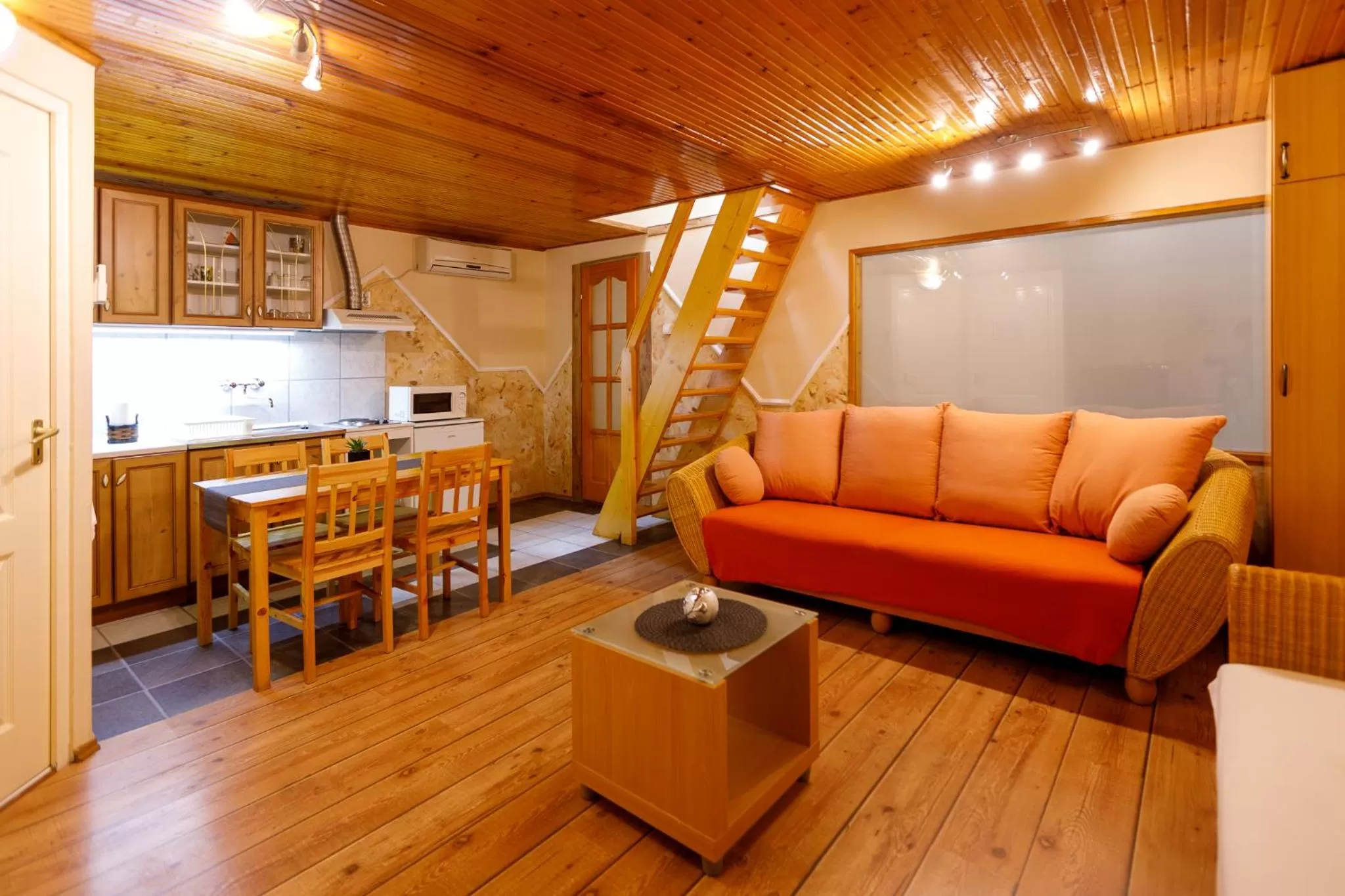 Central Panzió Gyula