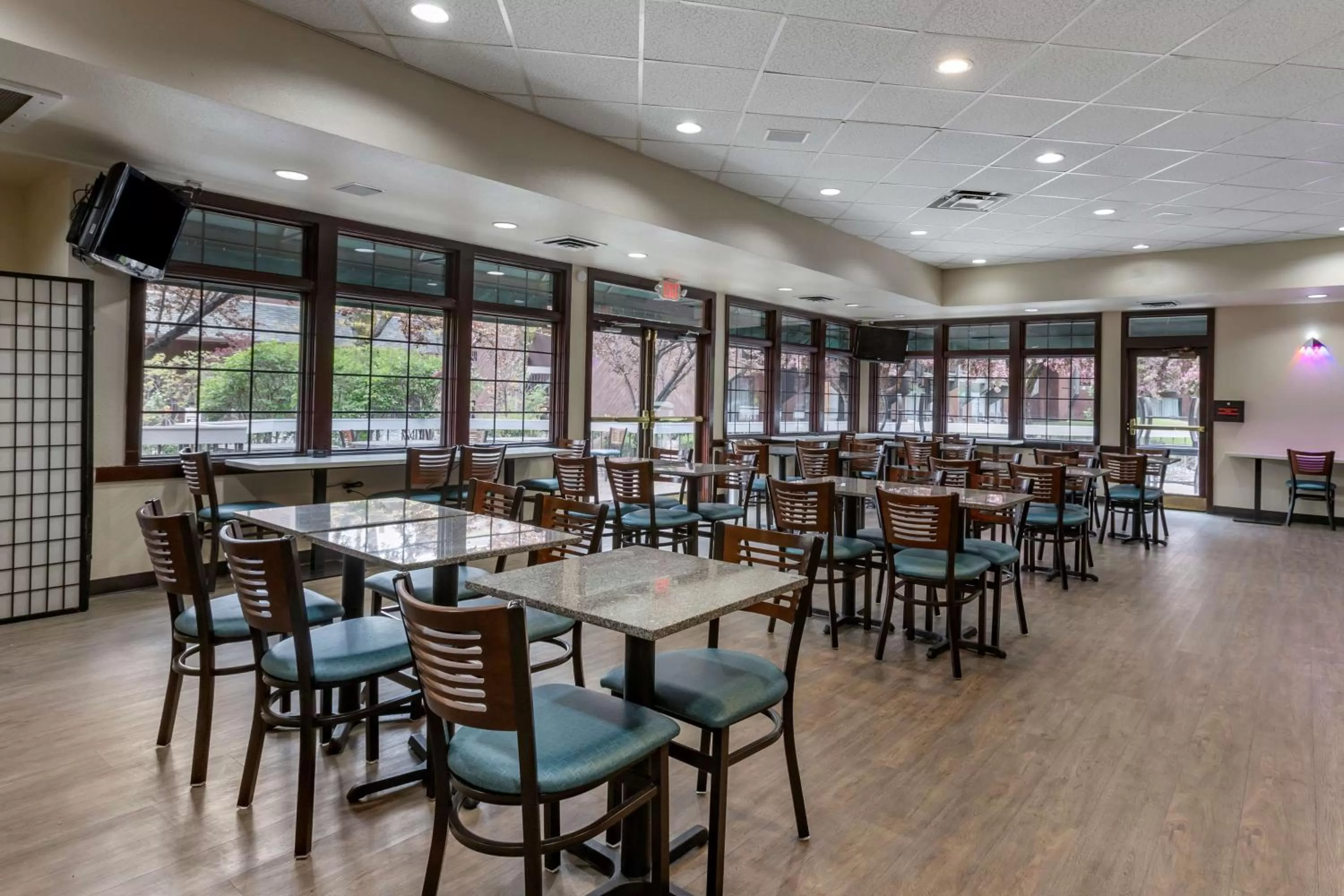 Breakfast in Best Western Sunridge Inn & Conference Center