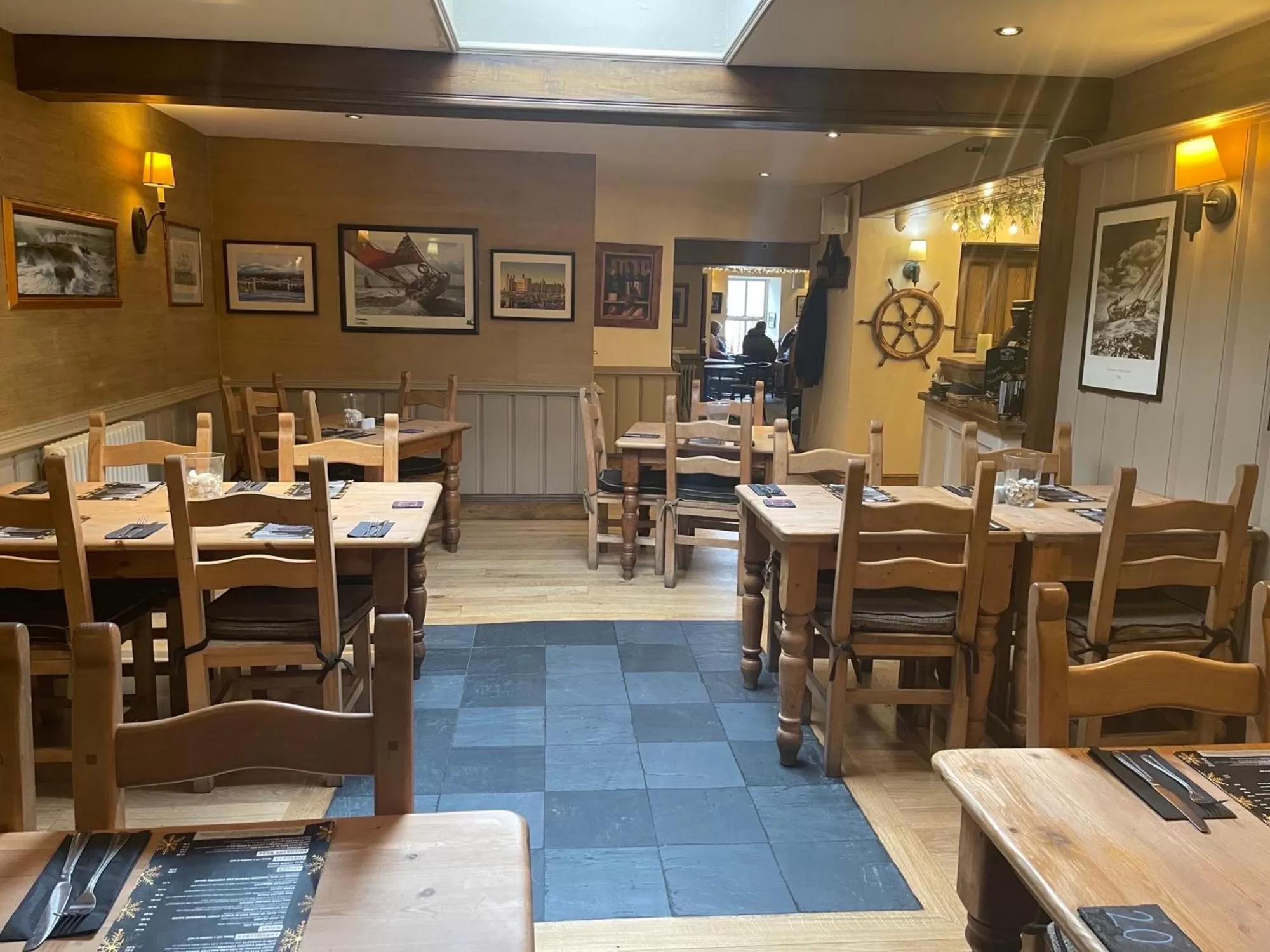 Restaurant/places to eat in Garddfon Inn