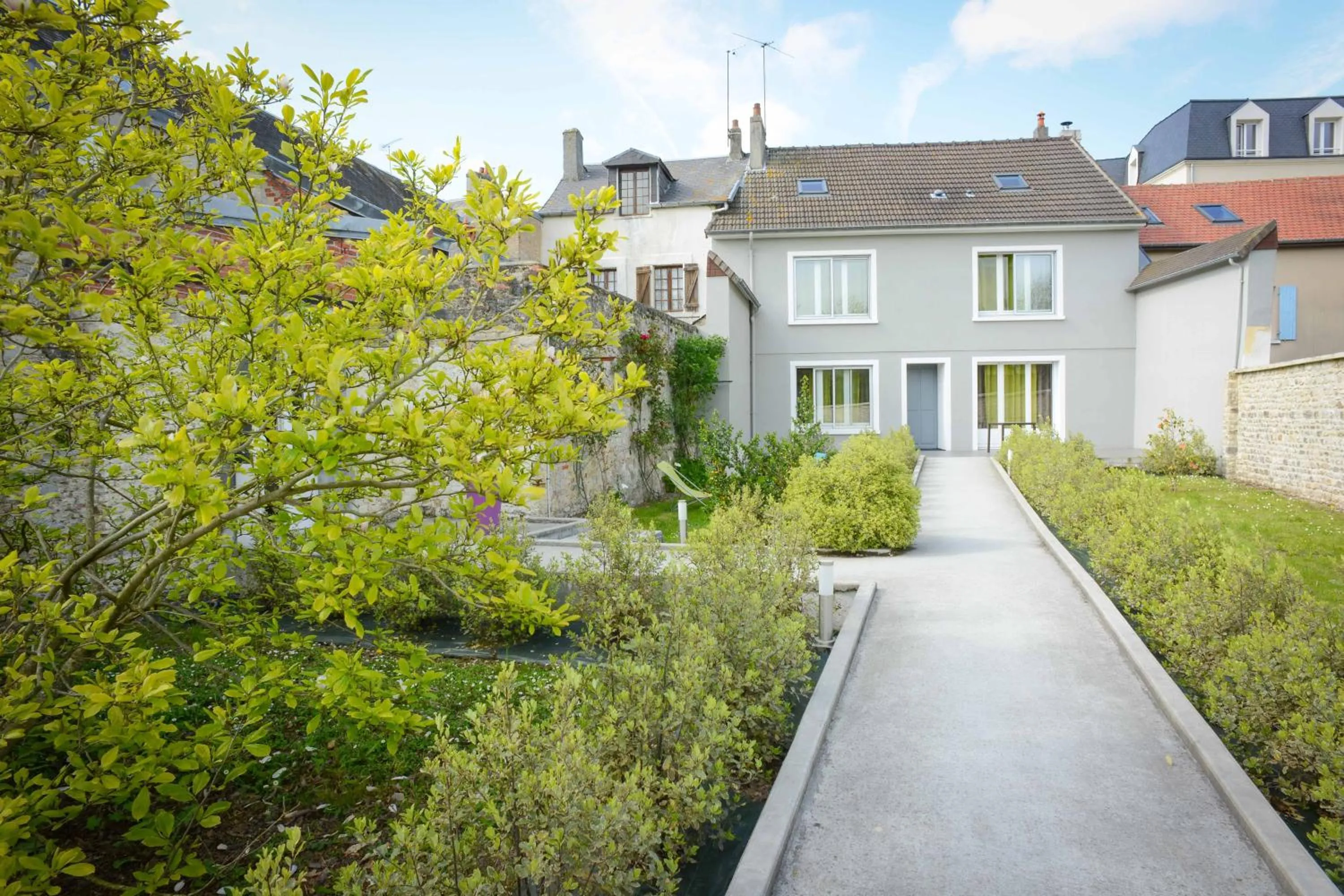 Facade/entrance in Logis Hôtel Restaurant l'Auberge Normande