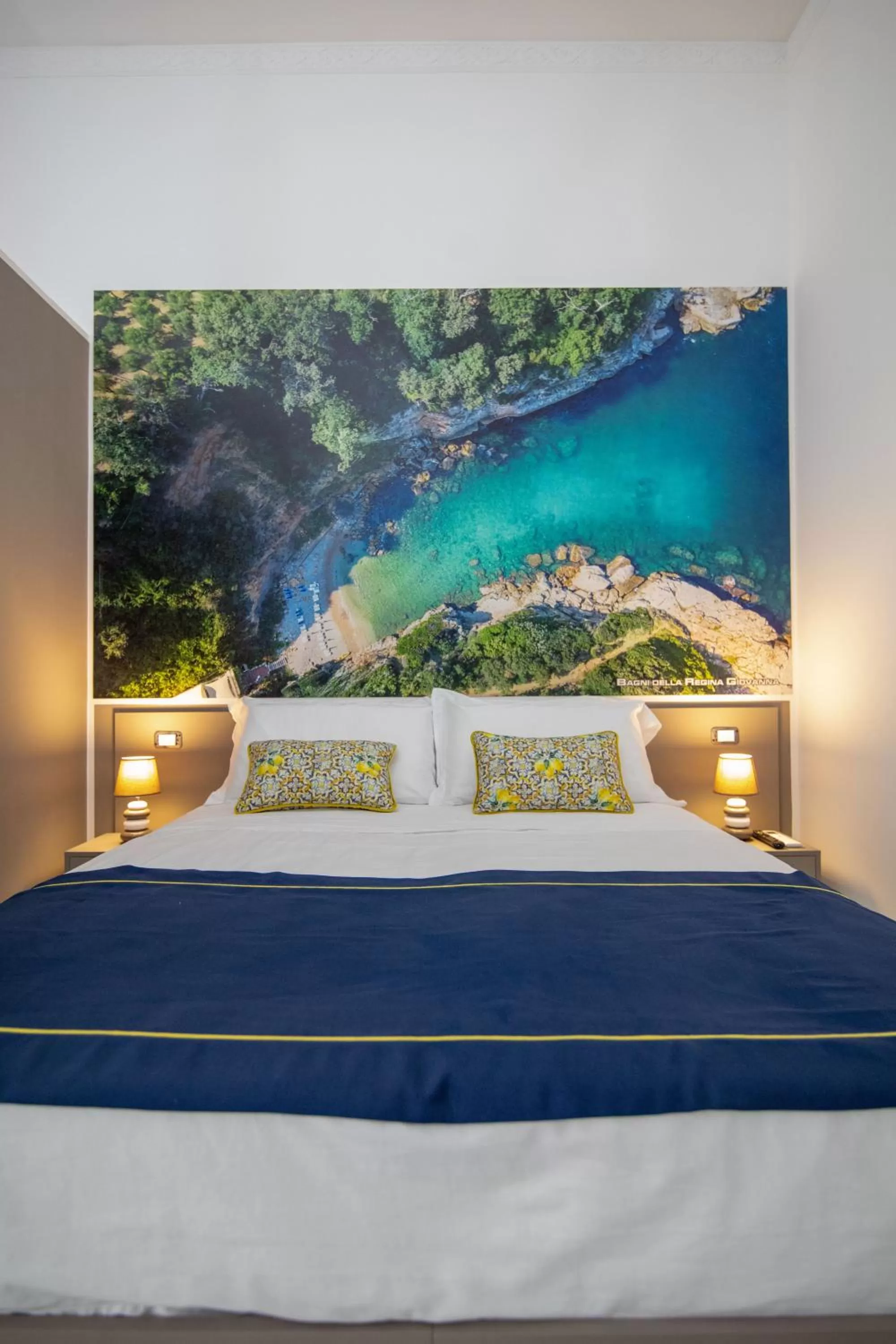 Photo of the whole room, Bed in Palazzo Caracciolo del Sole