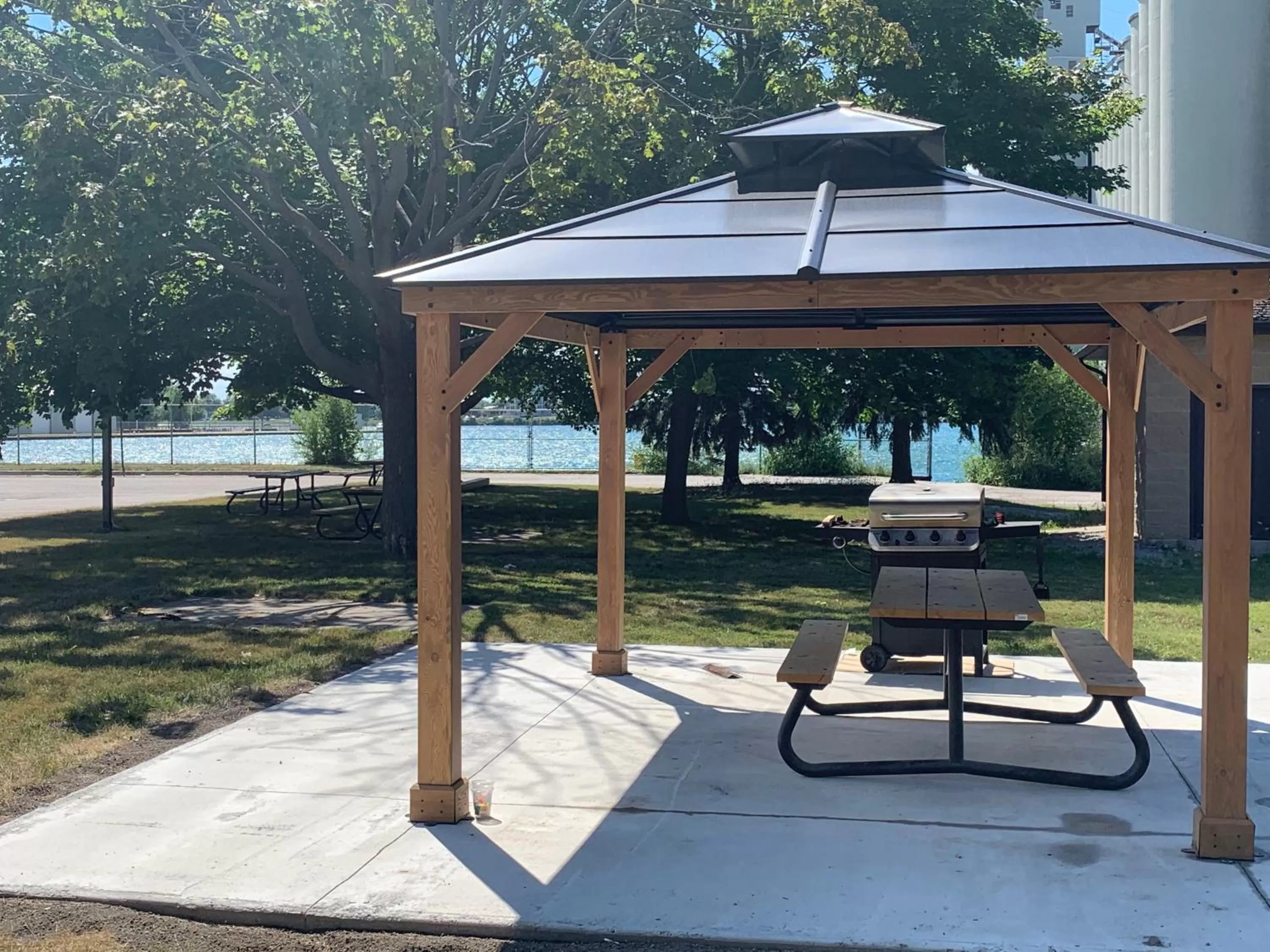 BBQ facilities in Days Inn by Wyndham Sarnia Harbourfront