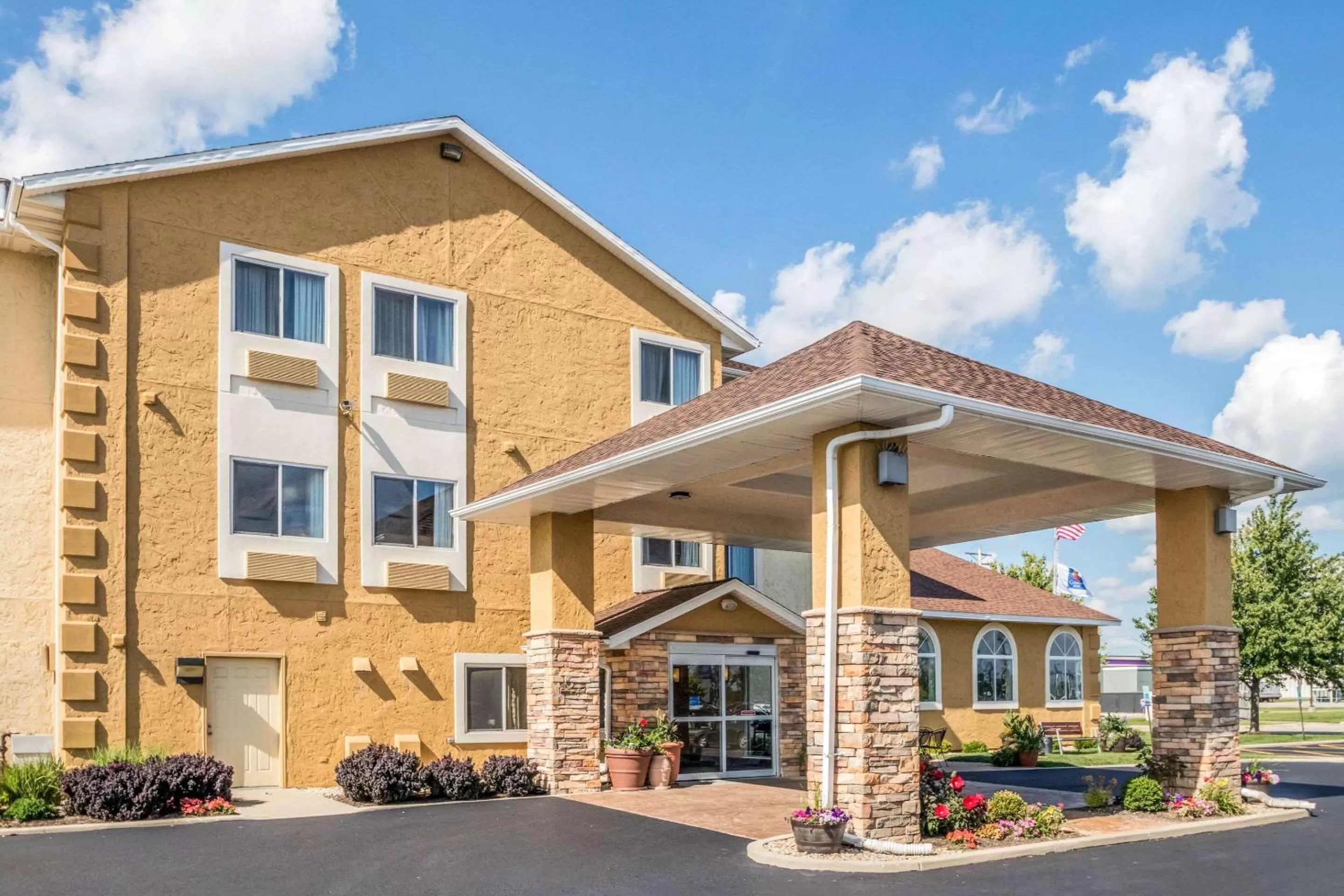 Property building in Comfort Inn Ottawa Starved Rock Area