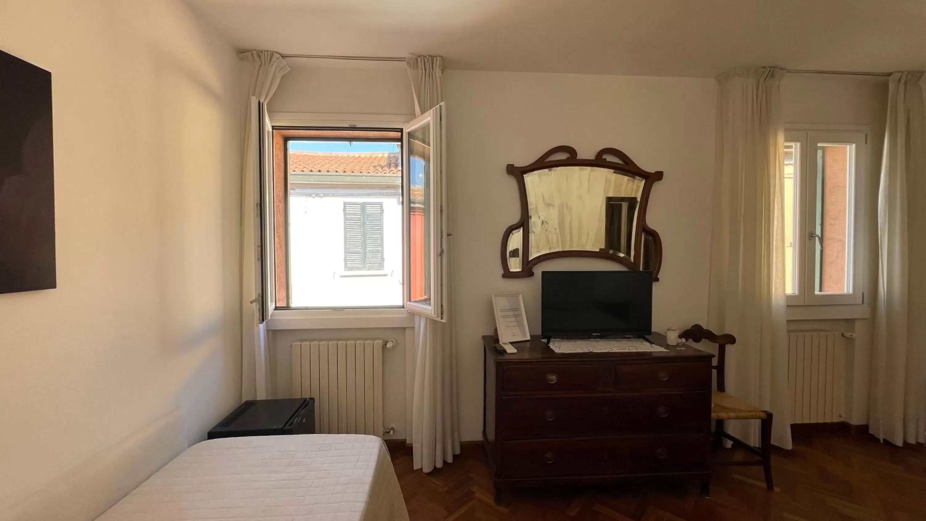 View (from property/room), Bed in Ai Giardini di San Vitale