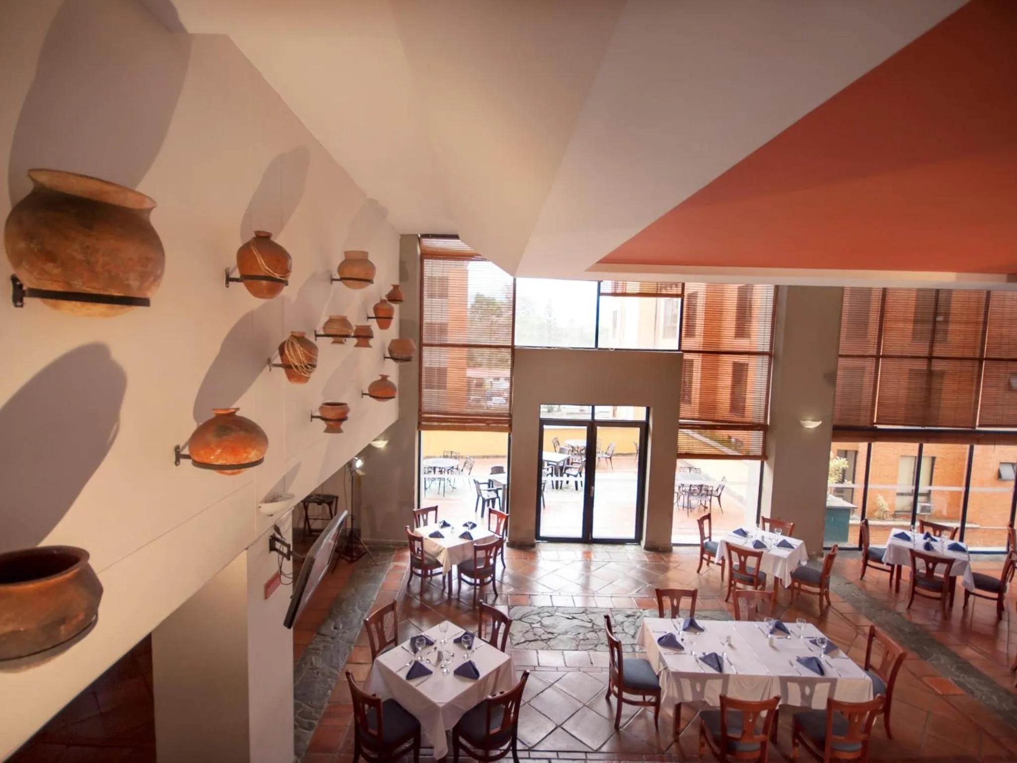 Restaurant/places to eat in Armenia Hotel