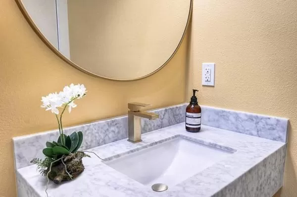 Bathroom in THe Oleander Hotel Room Number 4