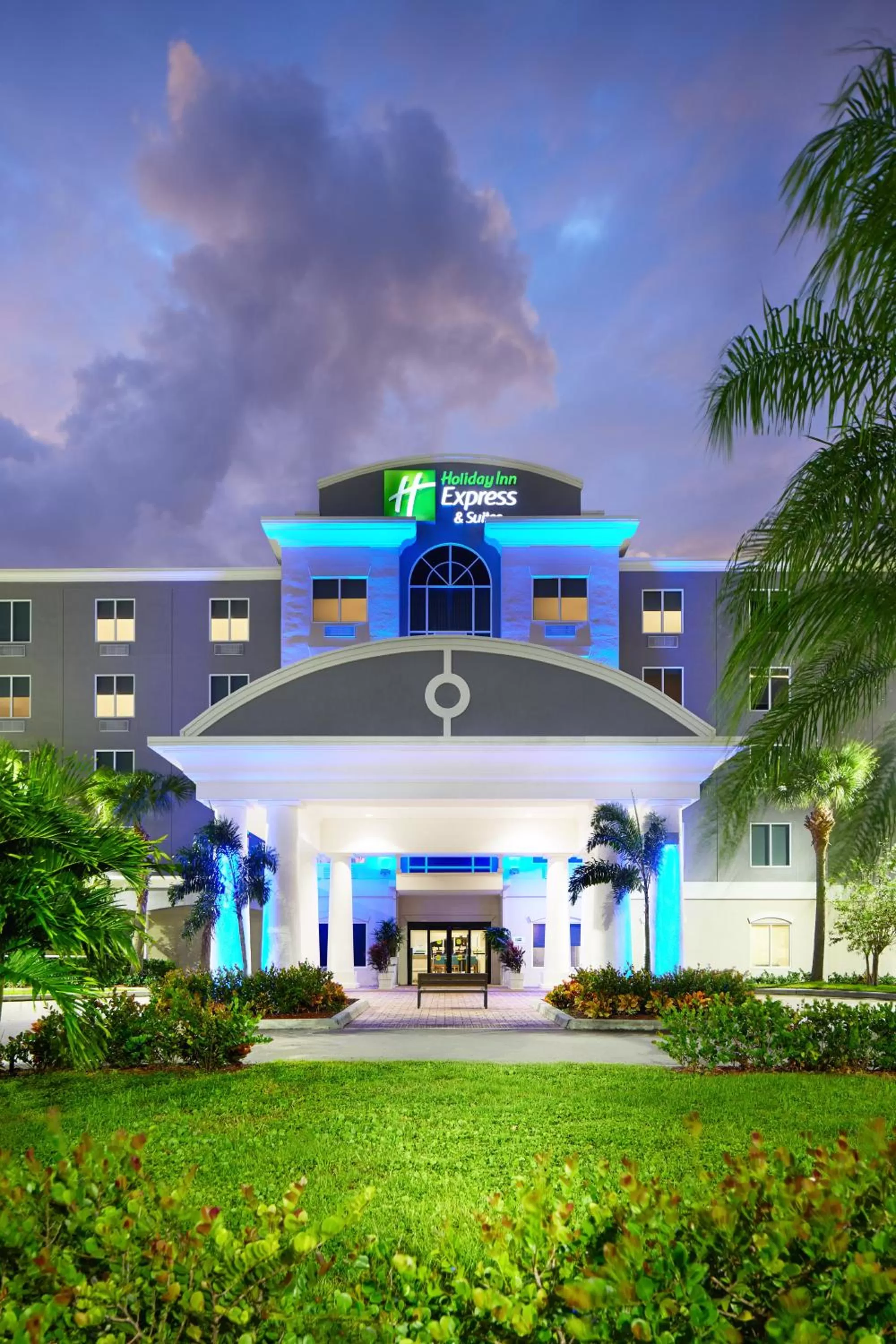 Facade/entrance in Holiday Inn Express Hotel & Suites Port St. Lucie West by IHG