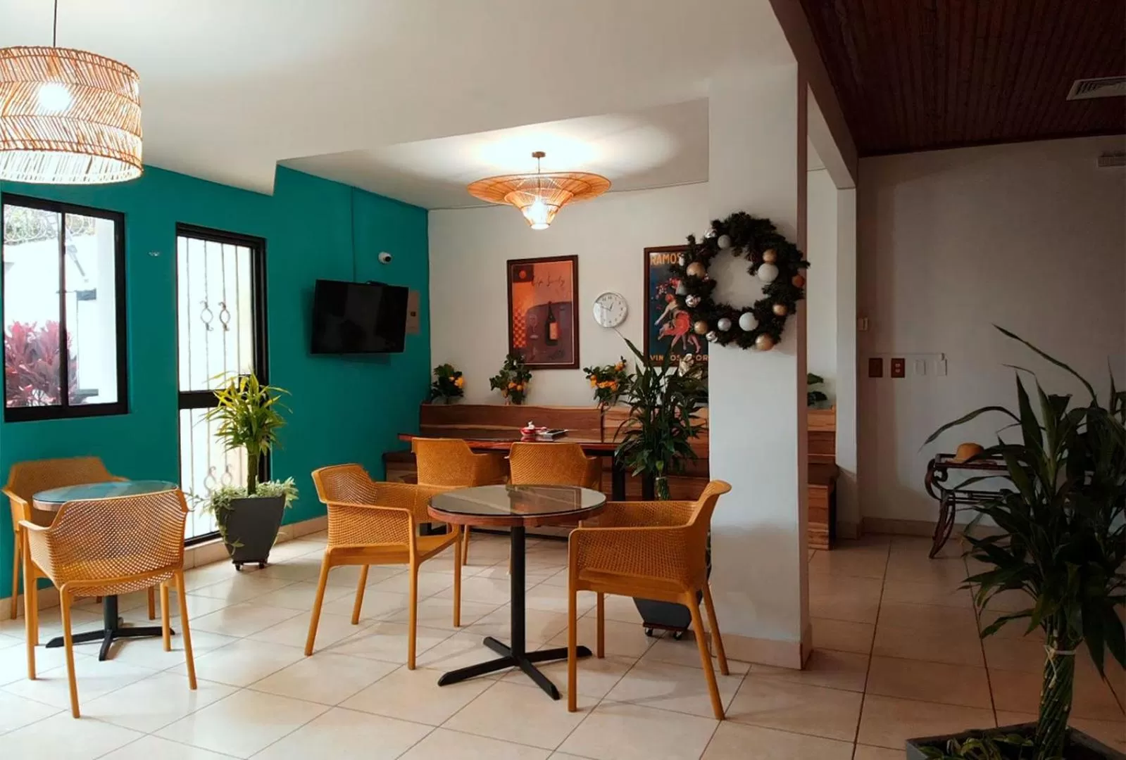 Dining area in Trebol Amarillo Bed & Breakfast