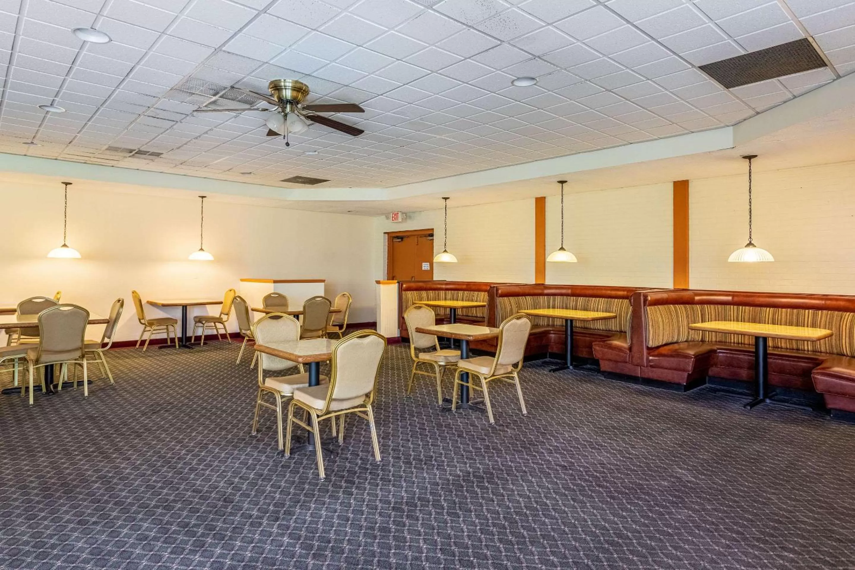 Restaurant/places to eat in Econo Lodge