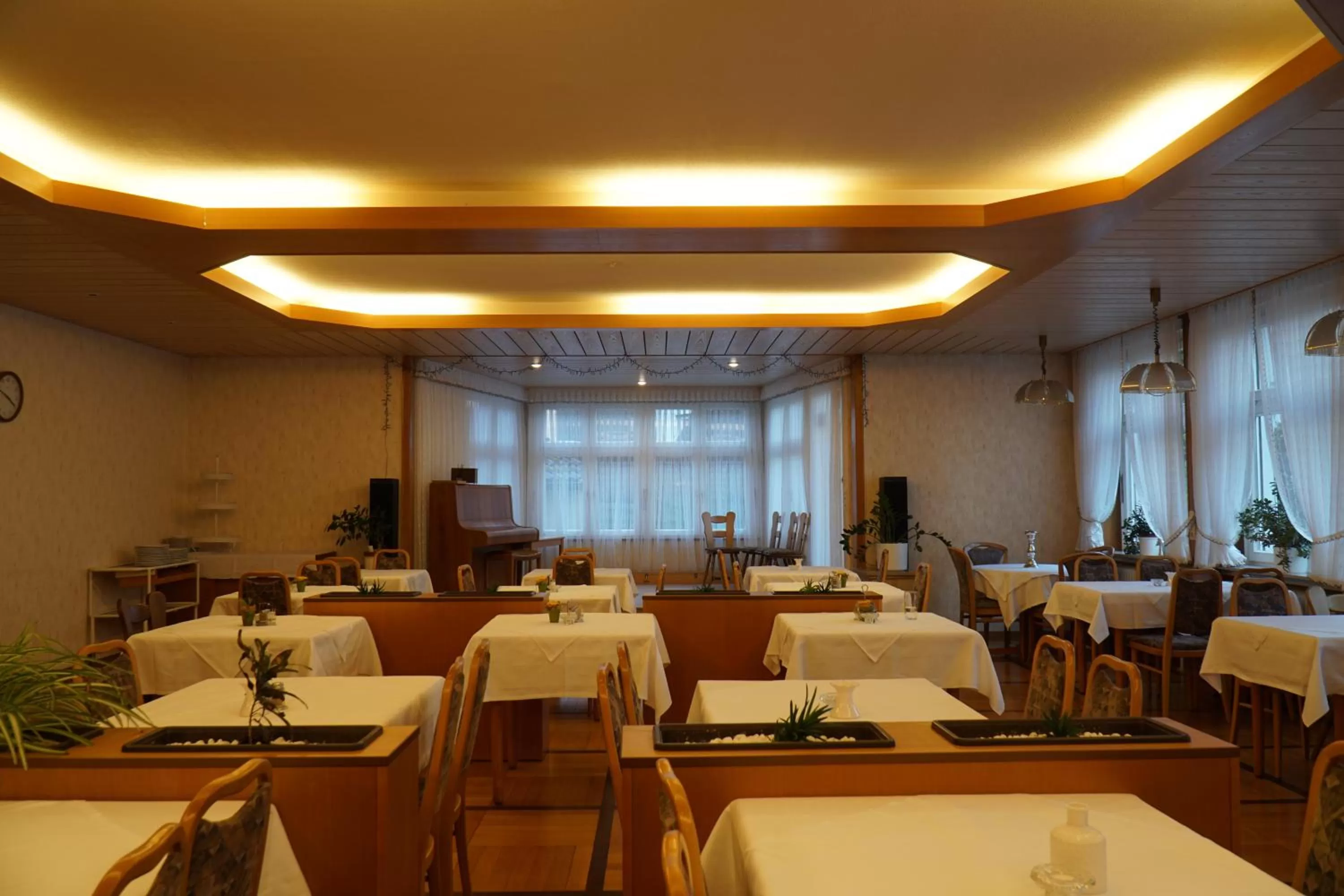Restaurant/places to eat in Hotel Eleon