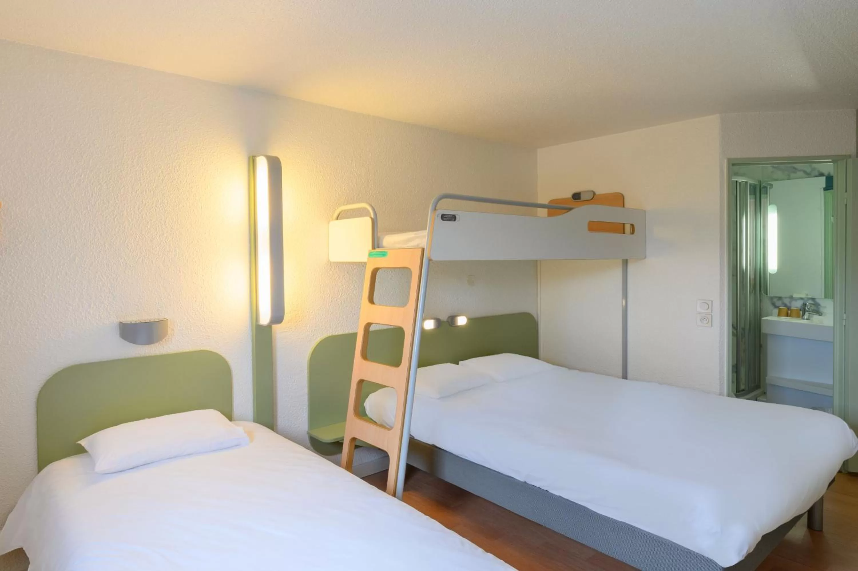 Family, Bed in Ibis budget Saint-Étienne stade