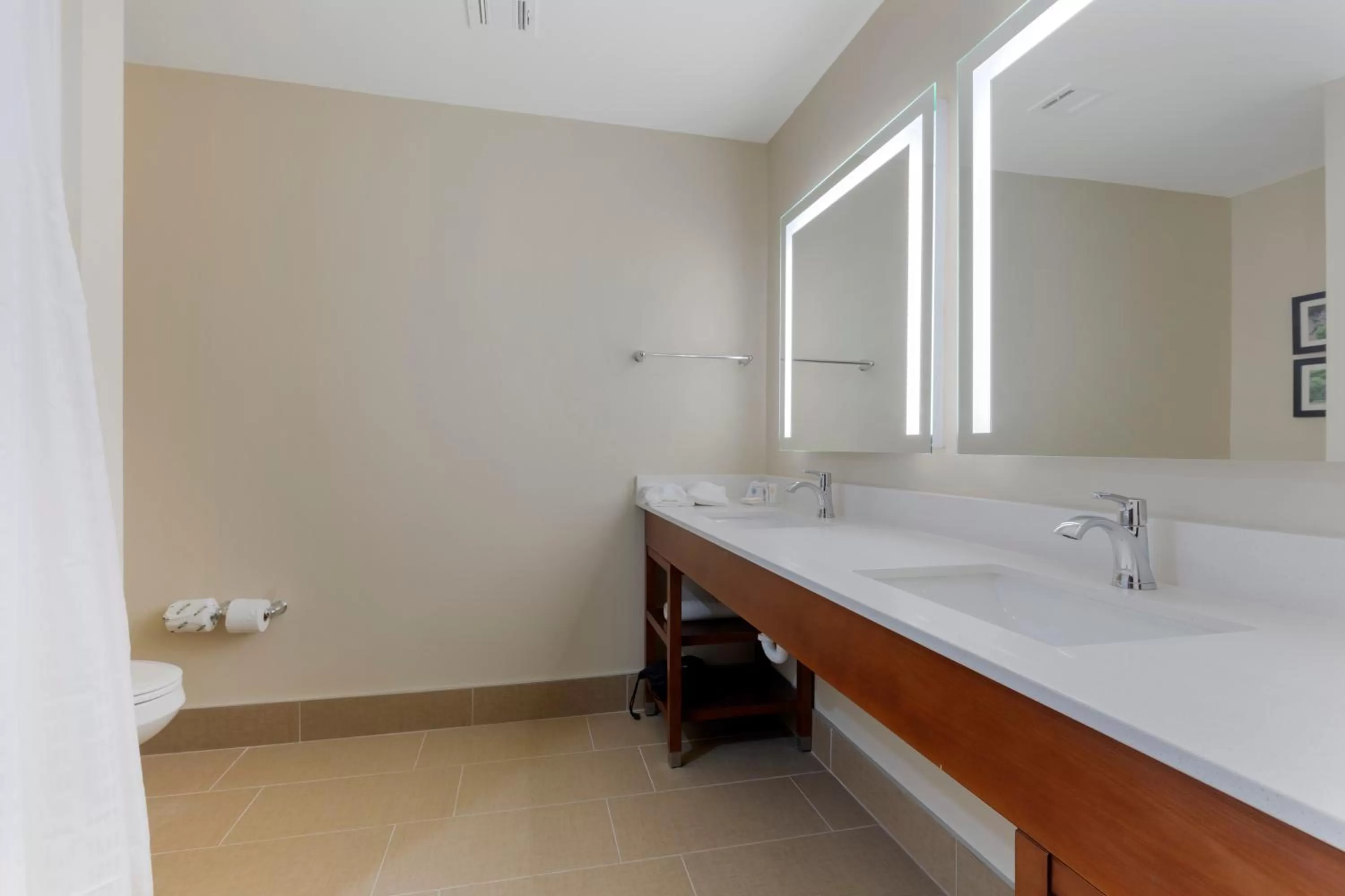 Bath in Comfort Suites West Monroe near Ike Hamilton Expo Center