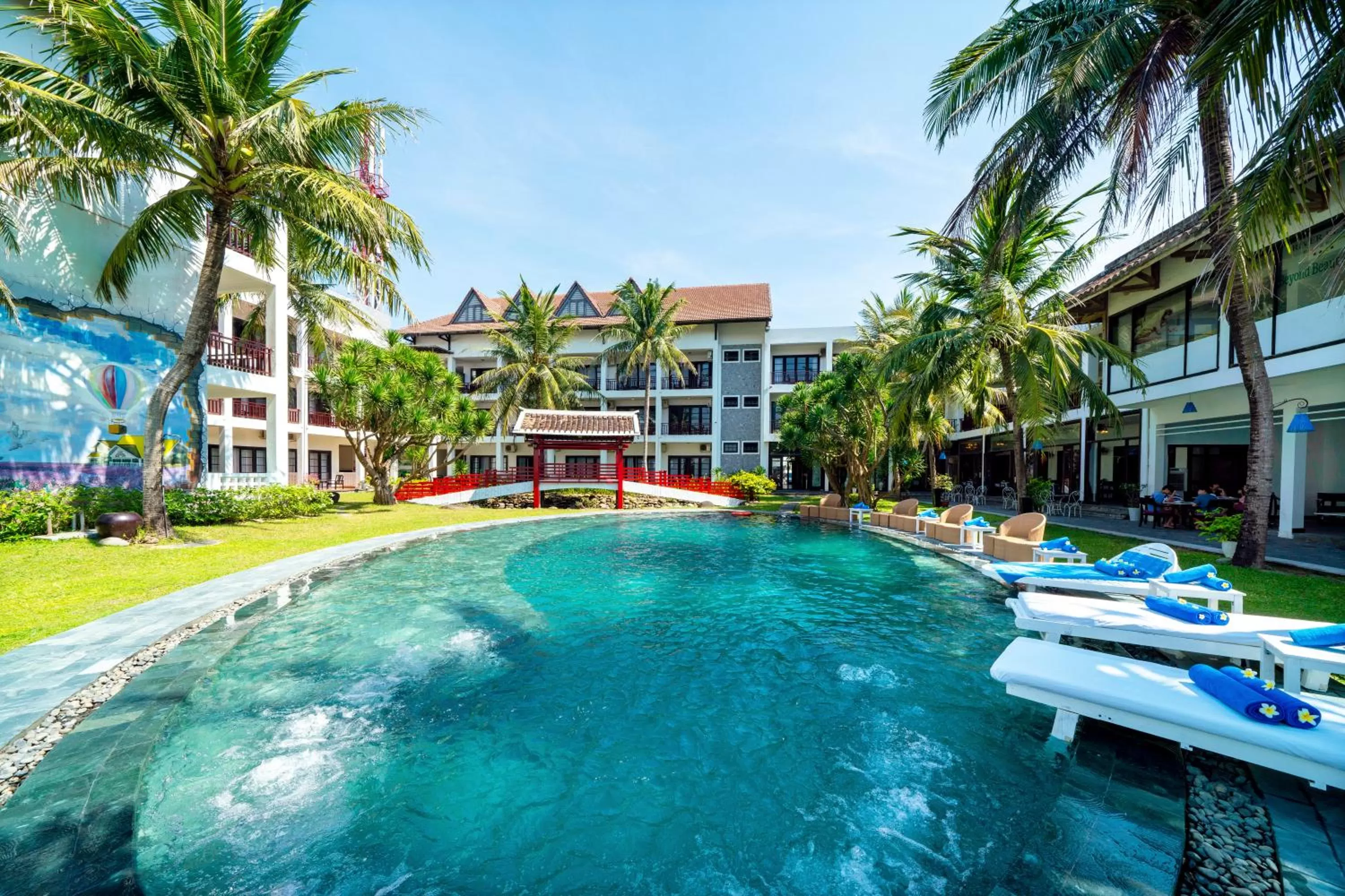 Swimming pool in River Beach Resort & Residences