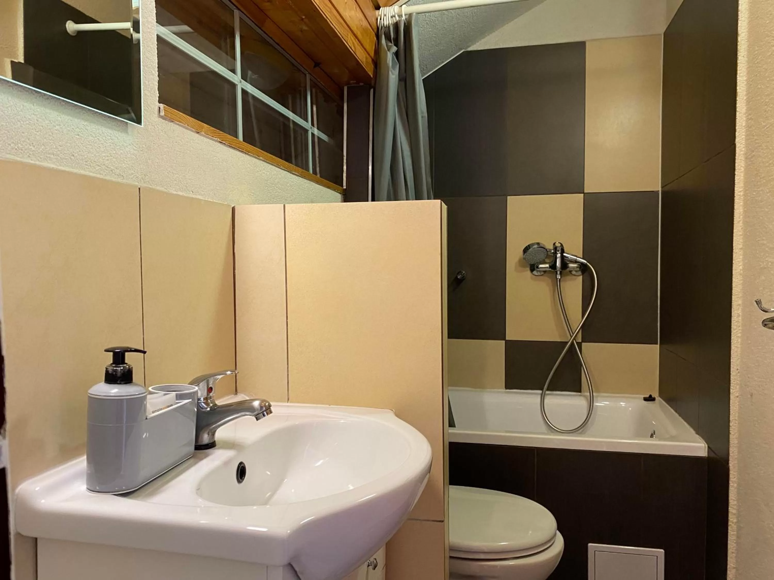 Bathroom in Spa & Pool Apartment Hotel - Restaurant VILLA IVICA