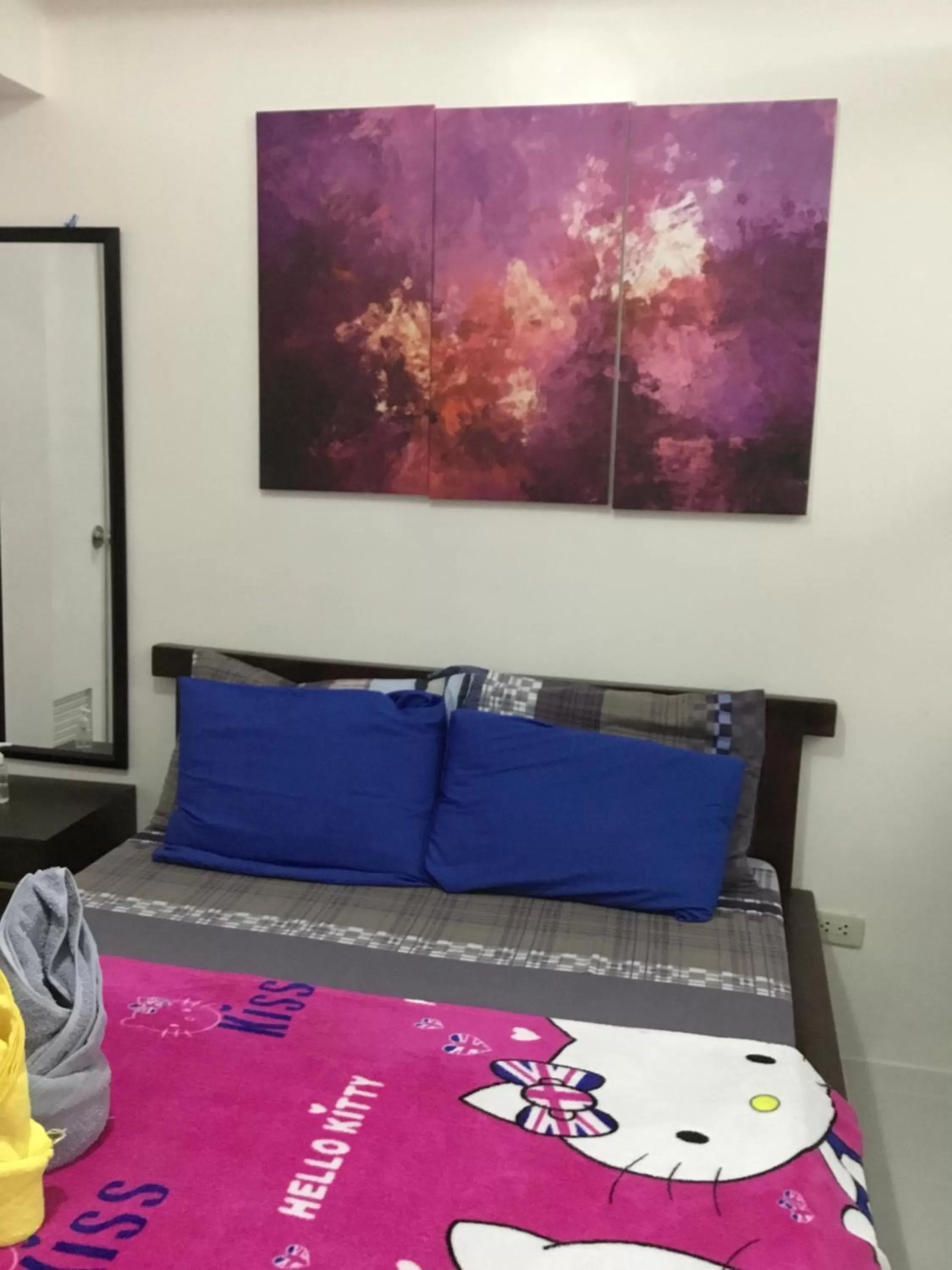 Bed in Condo with Free Swimming Pool & Viewing Deck