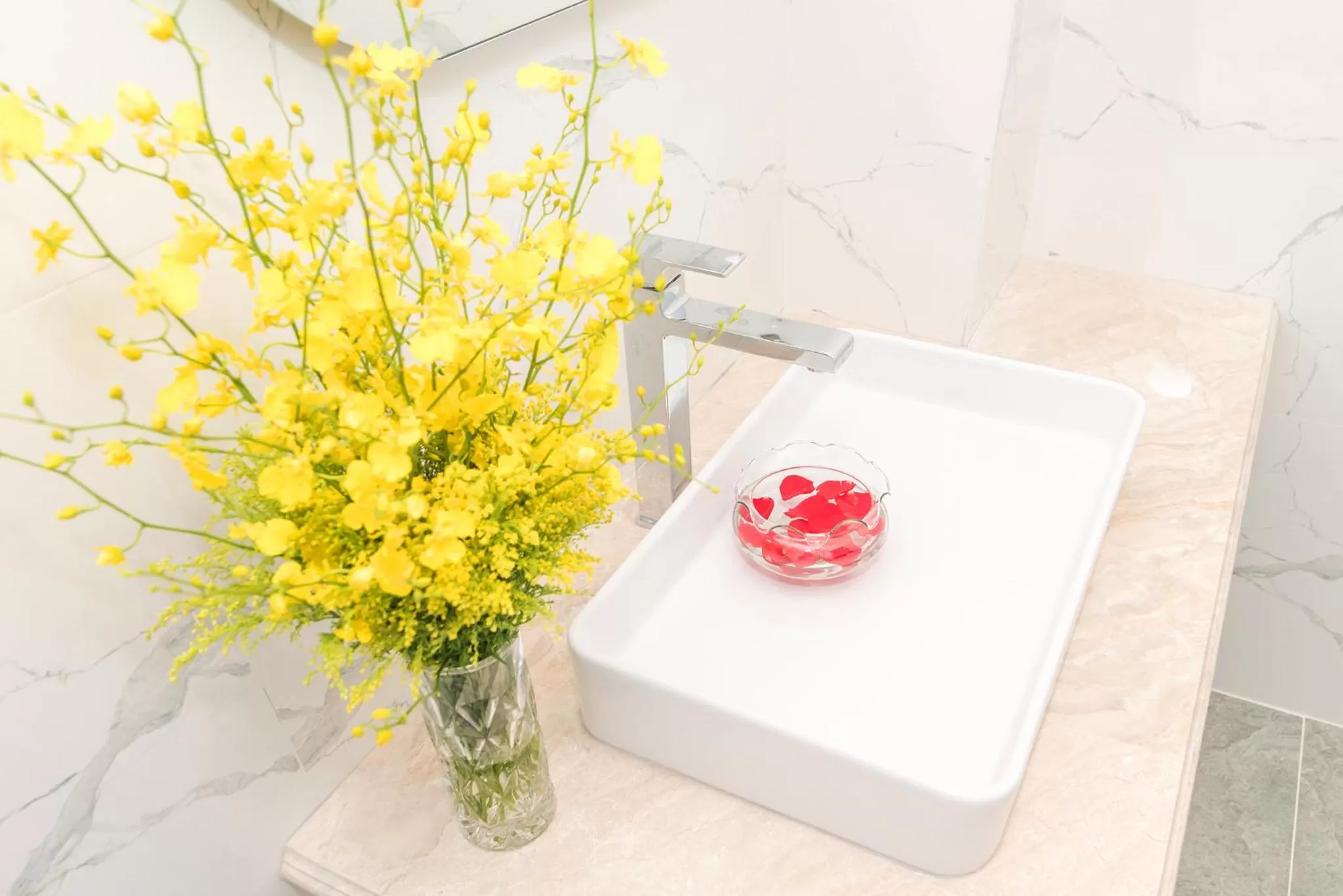 Bathroom in Sun Hill Hotel