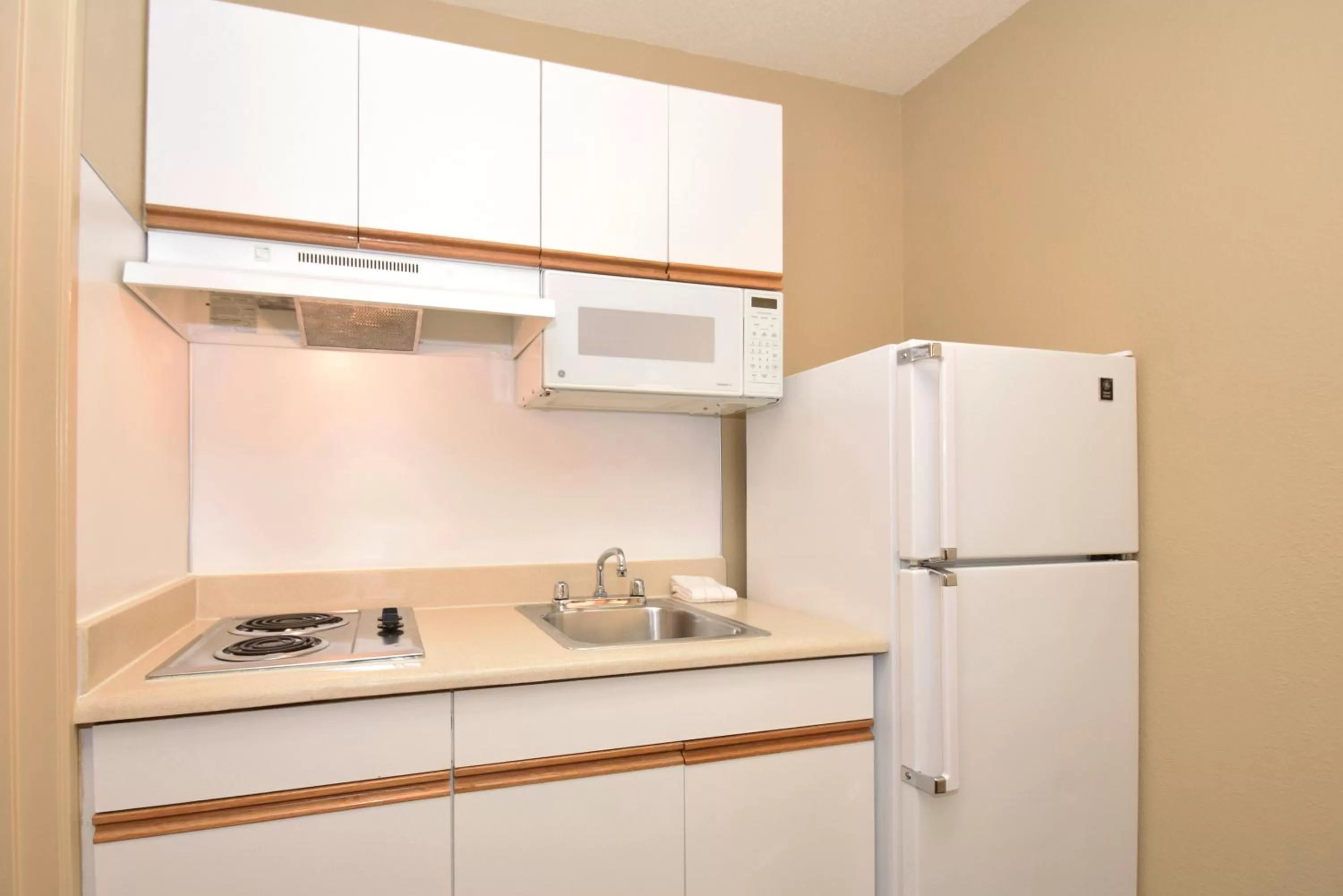 Kitchen or kitchenette in Extended Stay America Select Suites - Atlanta - Cumberland Mall