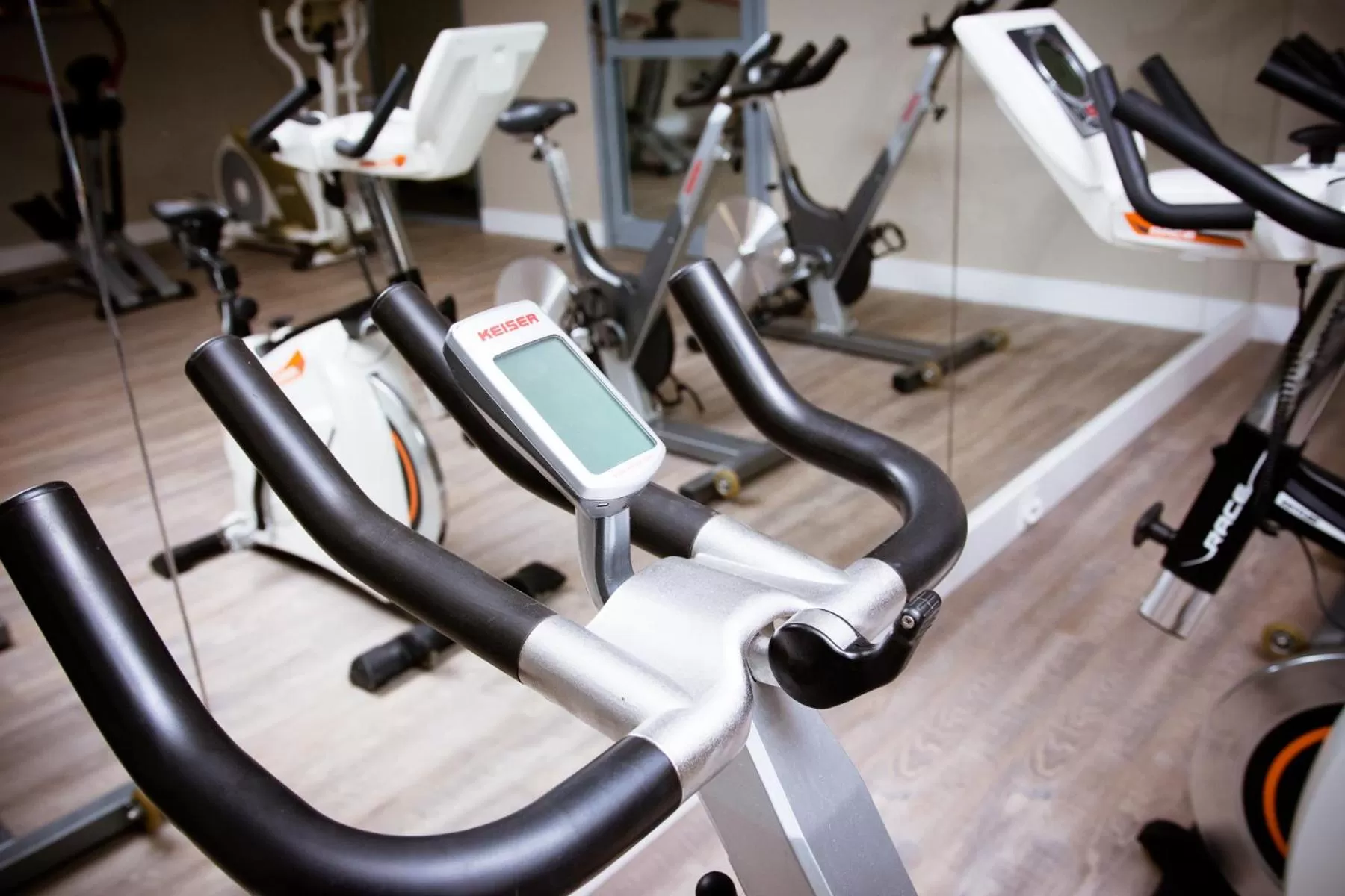 Fitness centre/facilities in Hotel Nowy Dwór Elizy blisko Sky Bridge