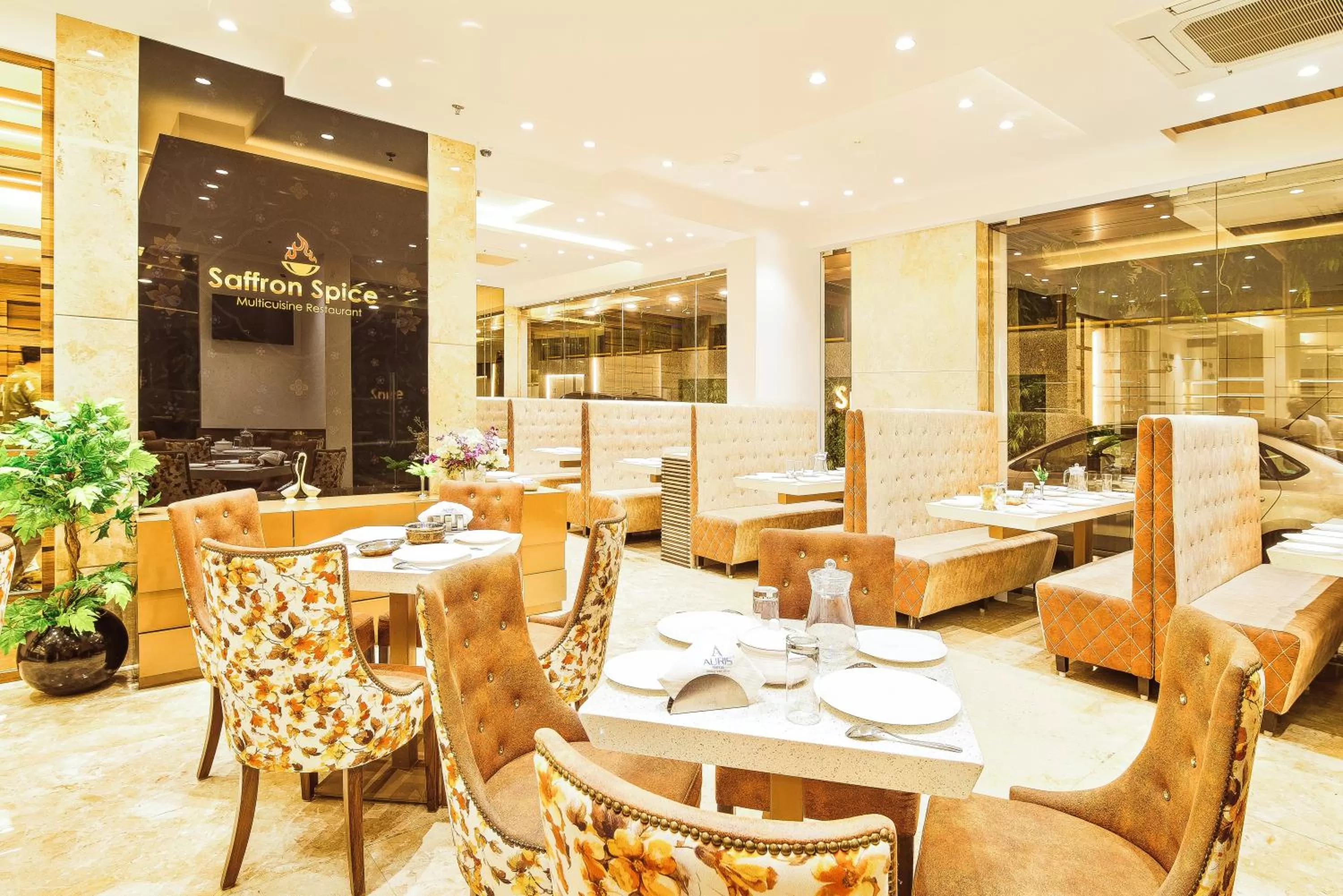 Restaurant/places to eat in Hotel Auris & Banquets, Mumbai International Airport