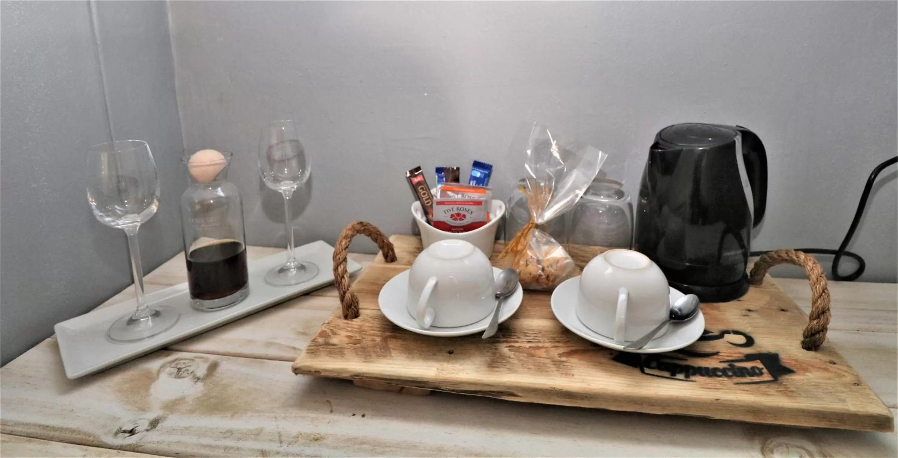 Coffee/tea facilities in Tiende Laan Bed & Breakfast and Self-Catering