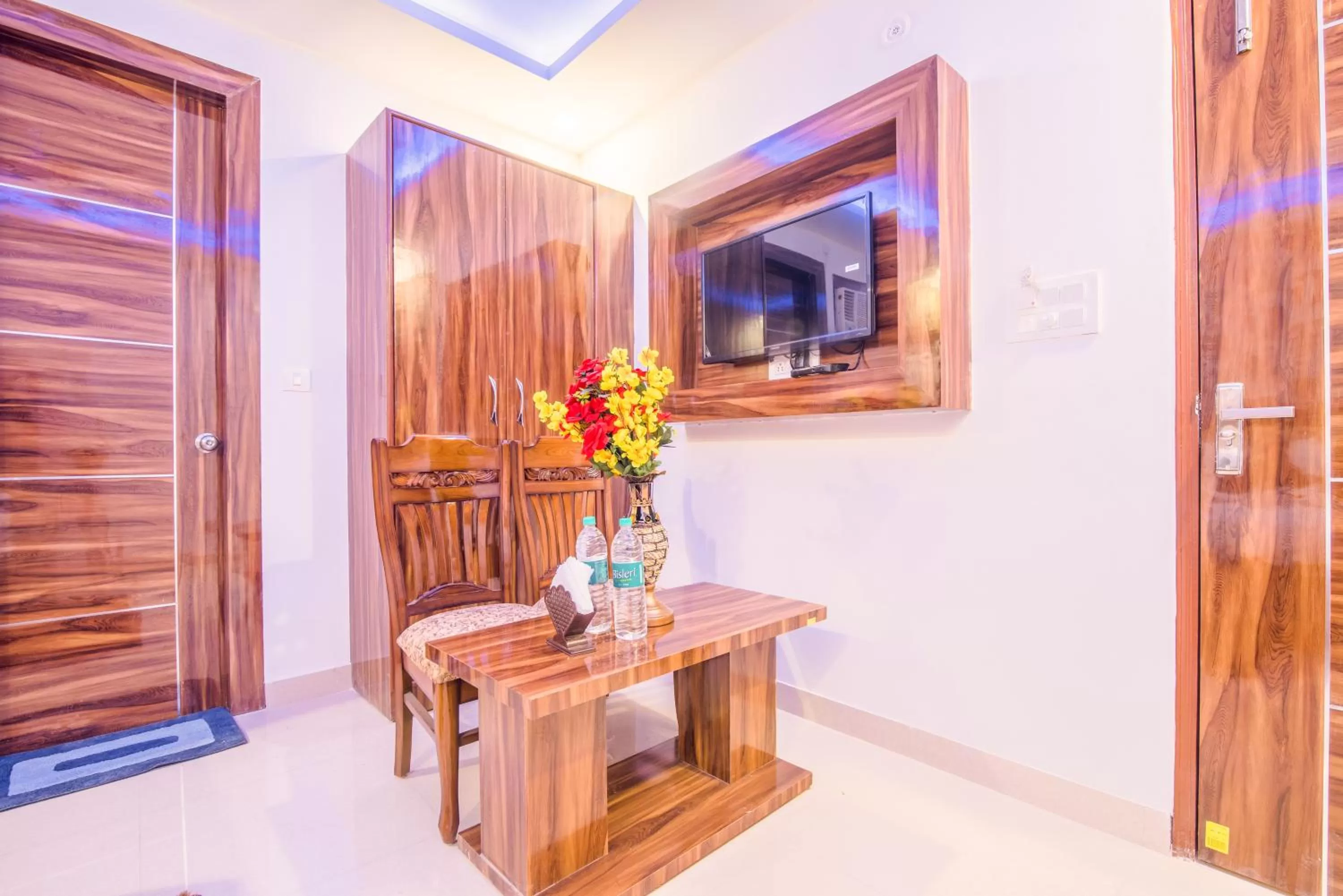 wardrobe in Hotel Festival Mahipalpur At Delhi Airport