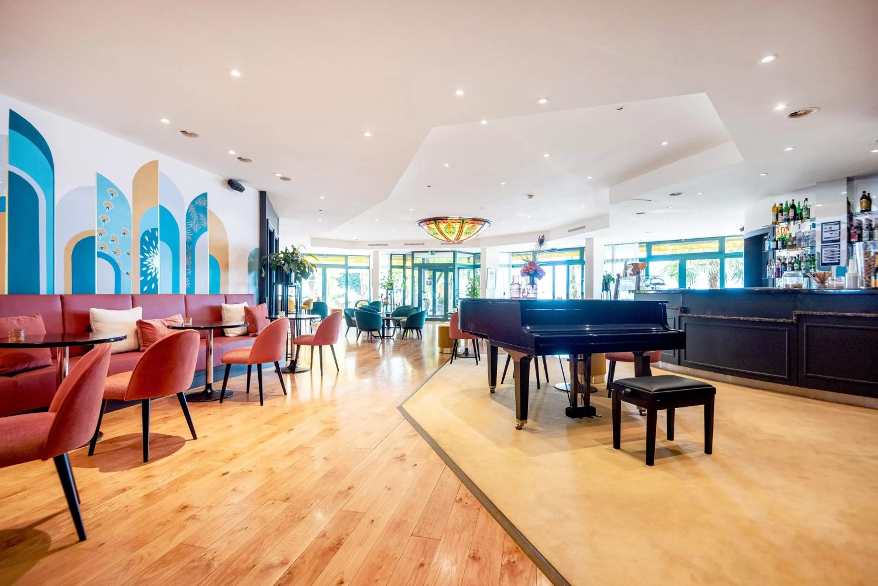 Restaurant/places to eat in Royal Plaza Montreux