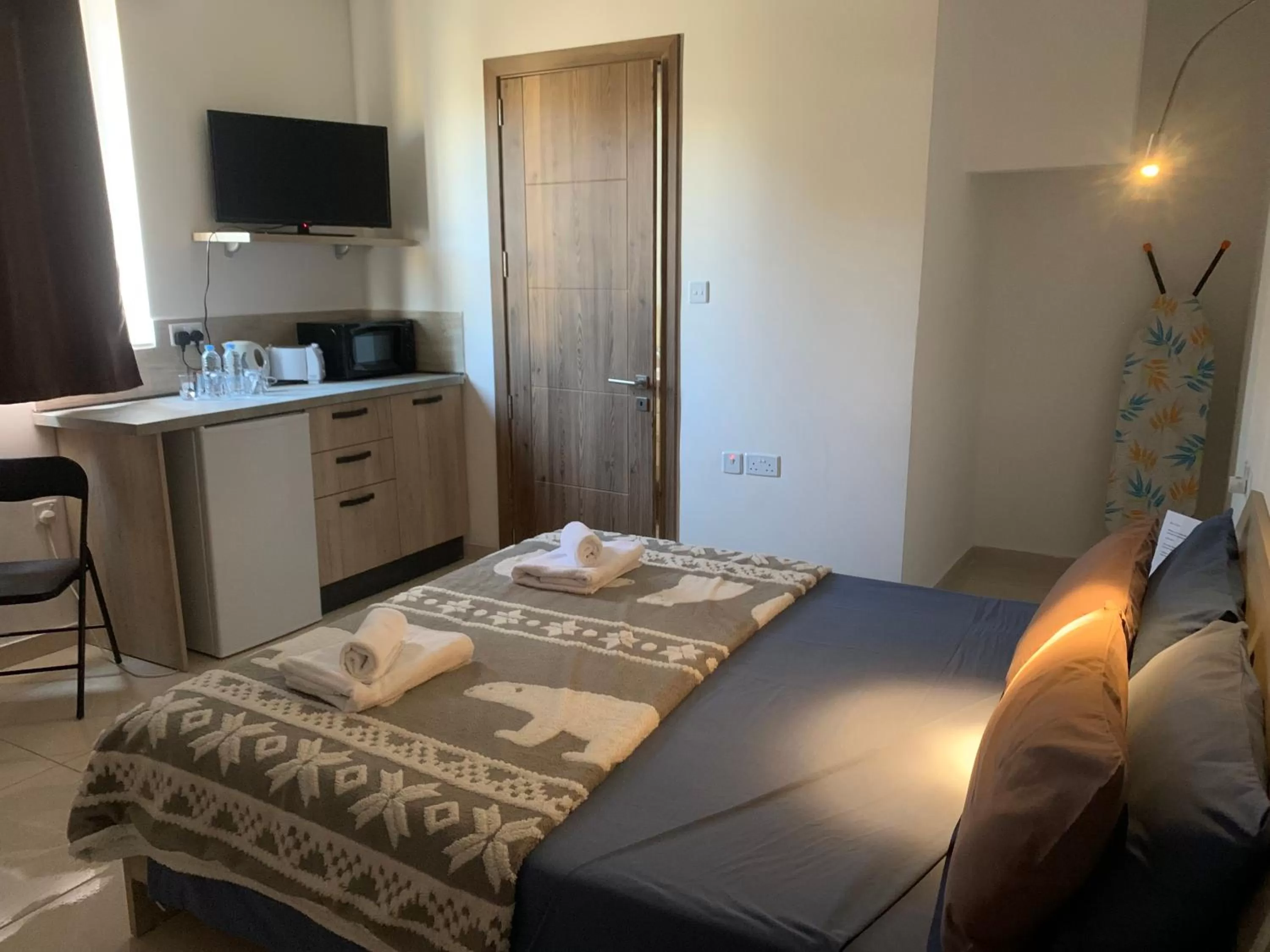 Bedroom, Bed in Mon-Chery