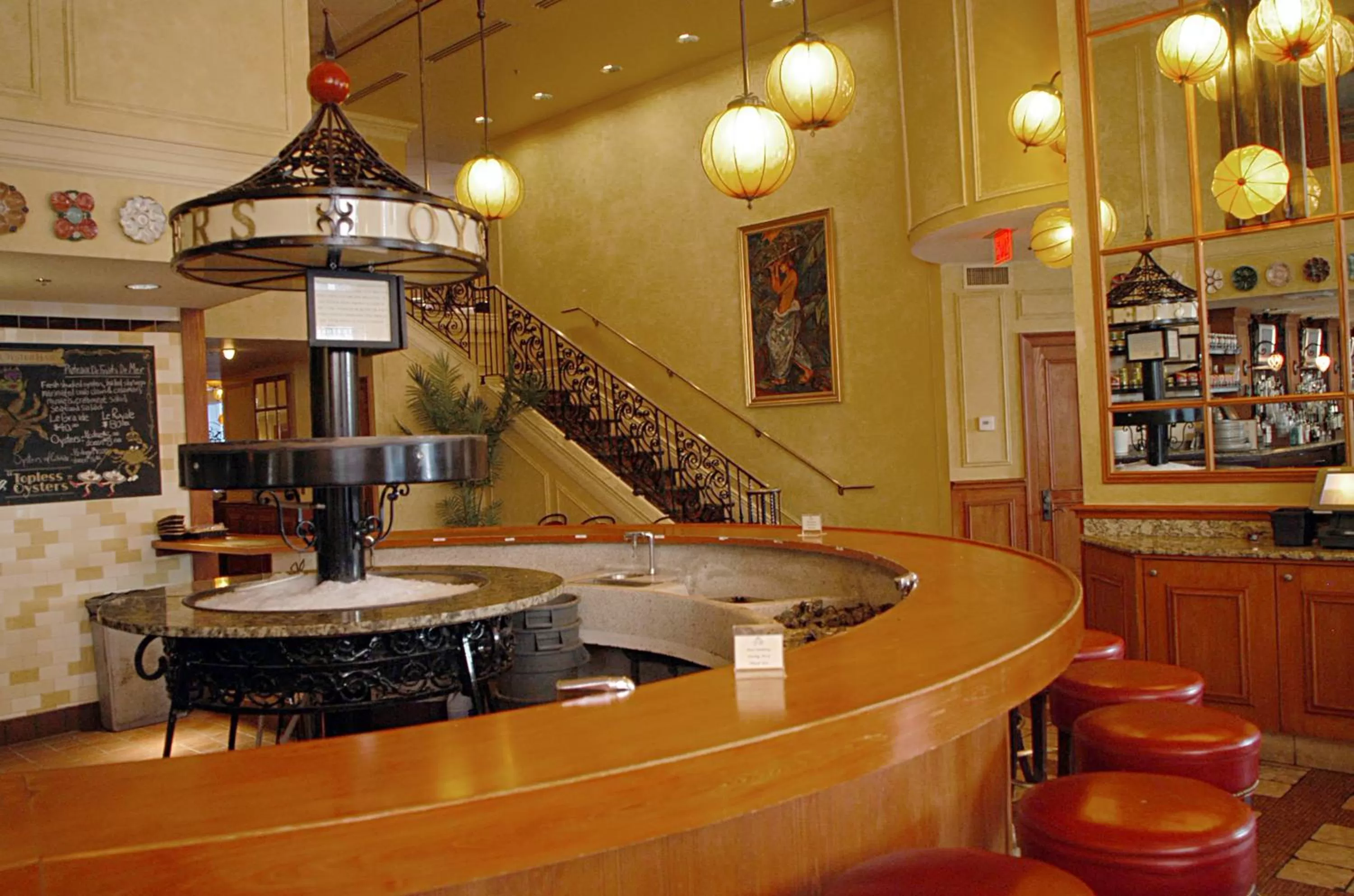 Lounge or bar in Crowne Plaza New Orleans French Qtr - Astor by IHG
