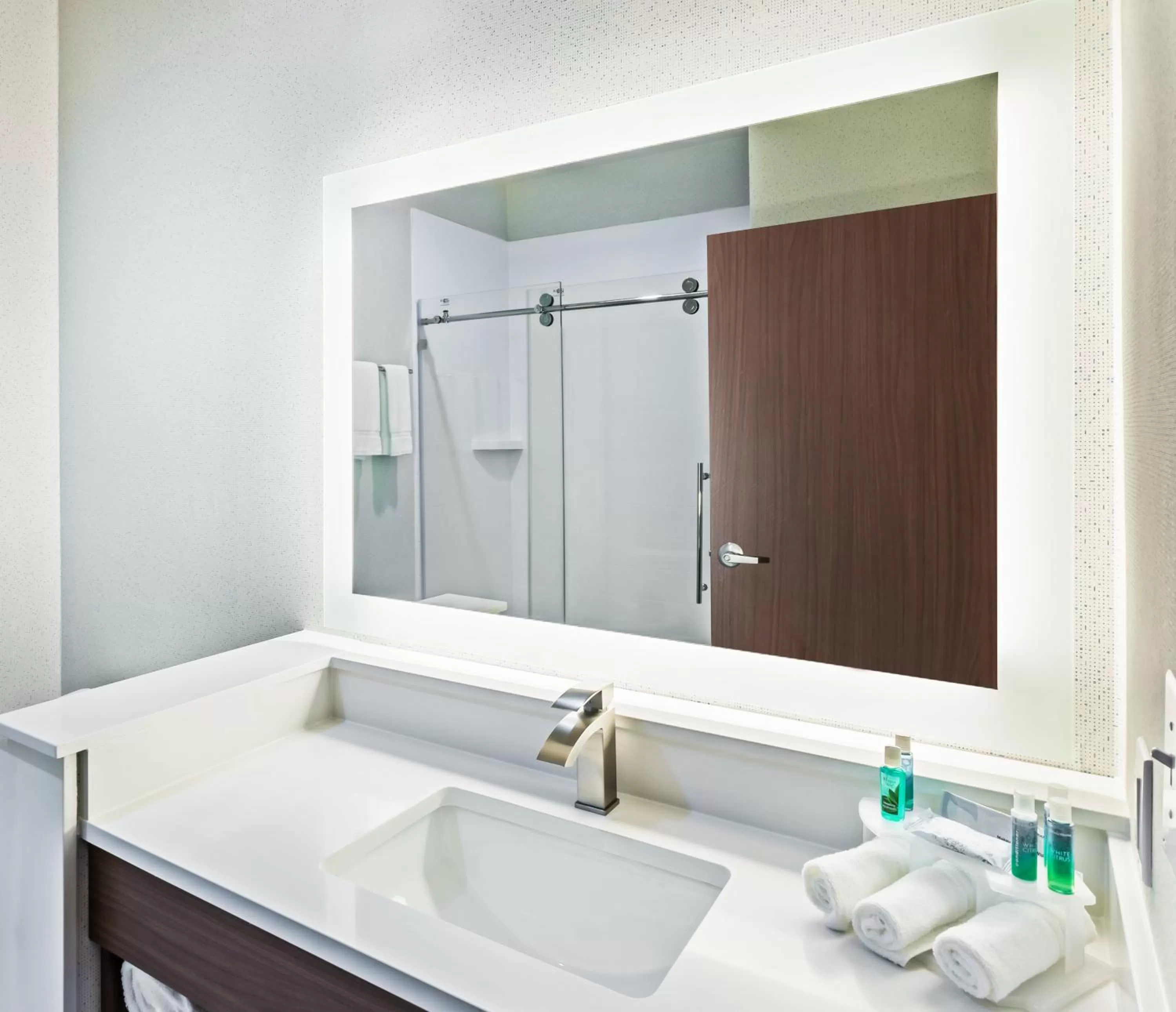 King Room - Mobility Access/Roll in Shower - Non-Smoking in Holiday Inn Express & Suites - Coffeyville, an IHG Hotel