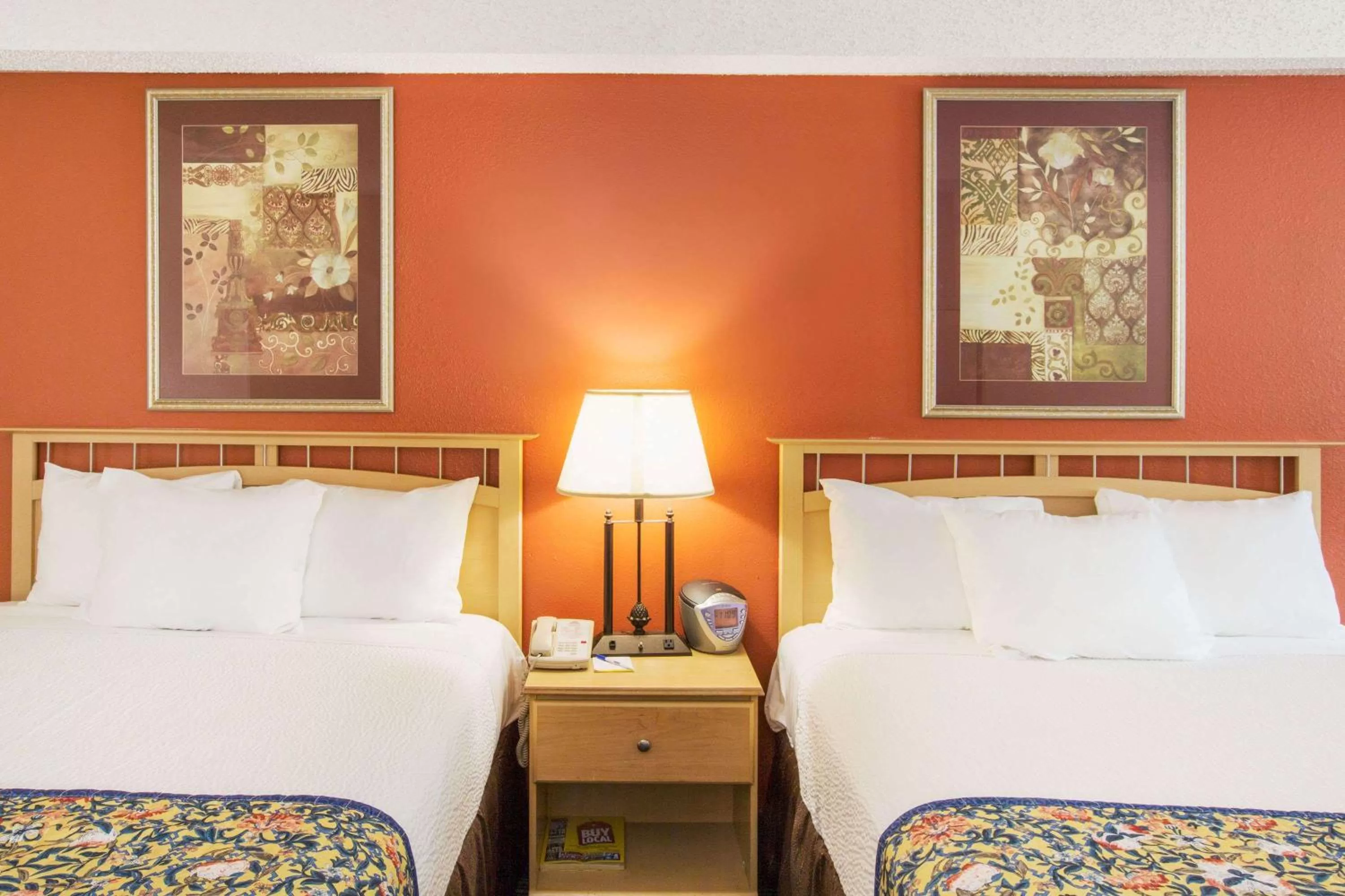 Photo of the whole room, Bed in Days Inn by Wyndham Fremont