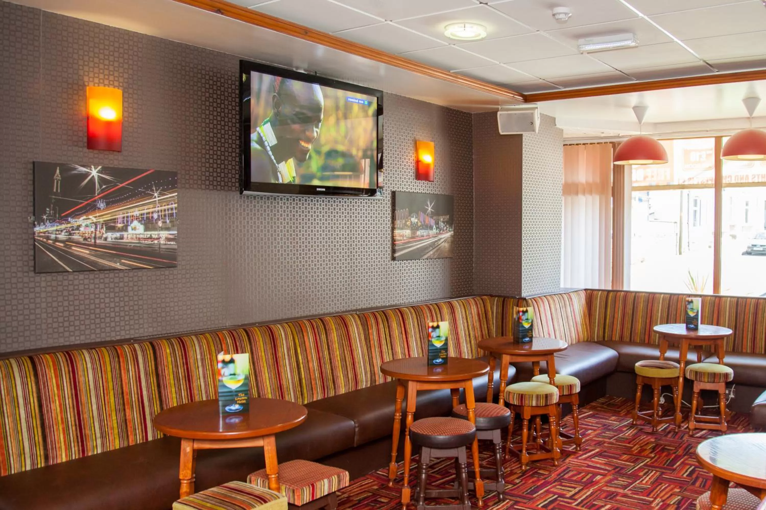 Lounge or bar in The Lawton