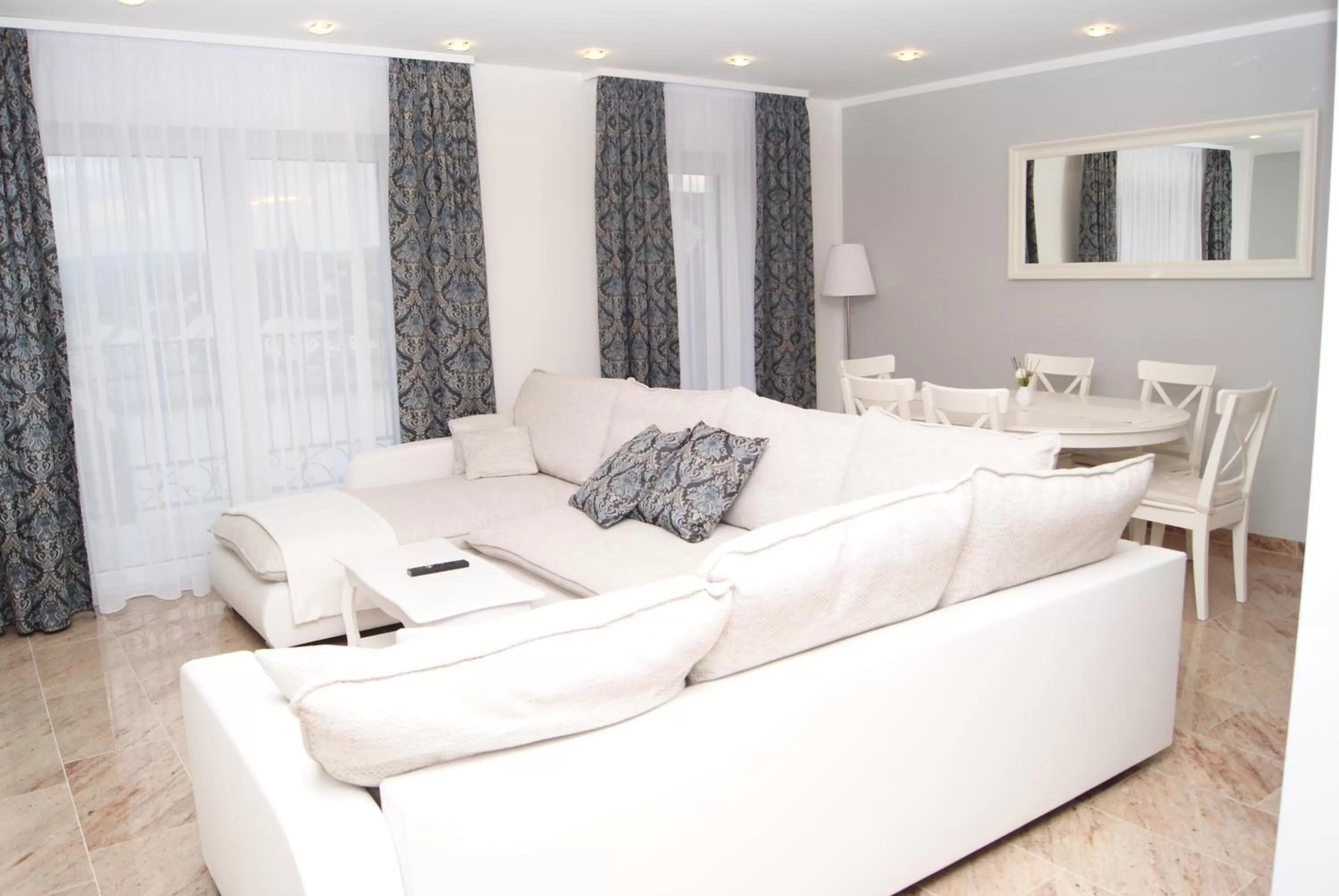 Property building in Merkel Villa Apartamente