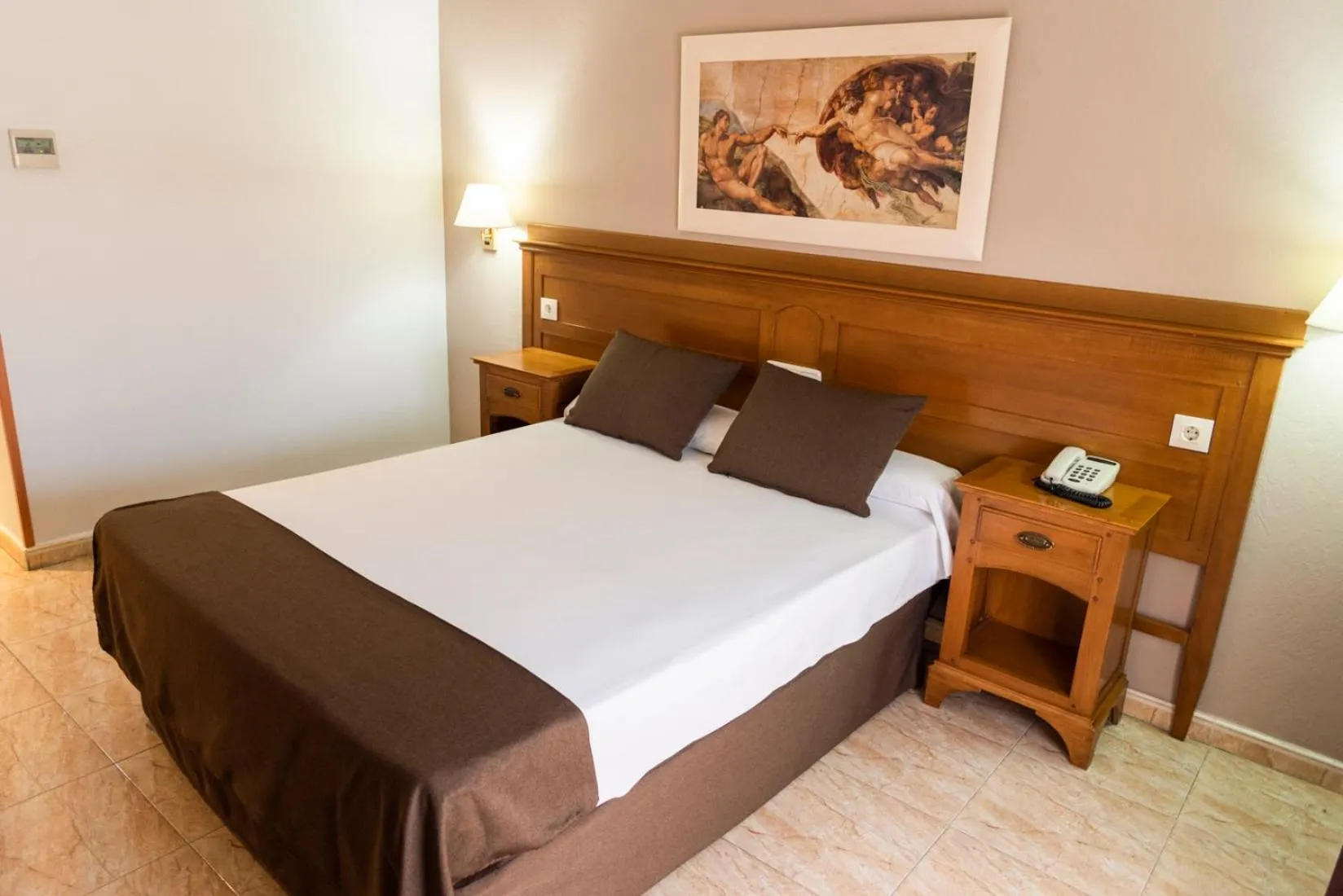 Photo of the whole room, Bed in Carlos I Toledo