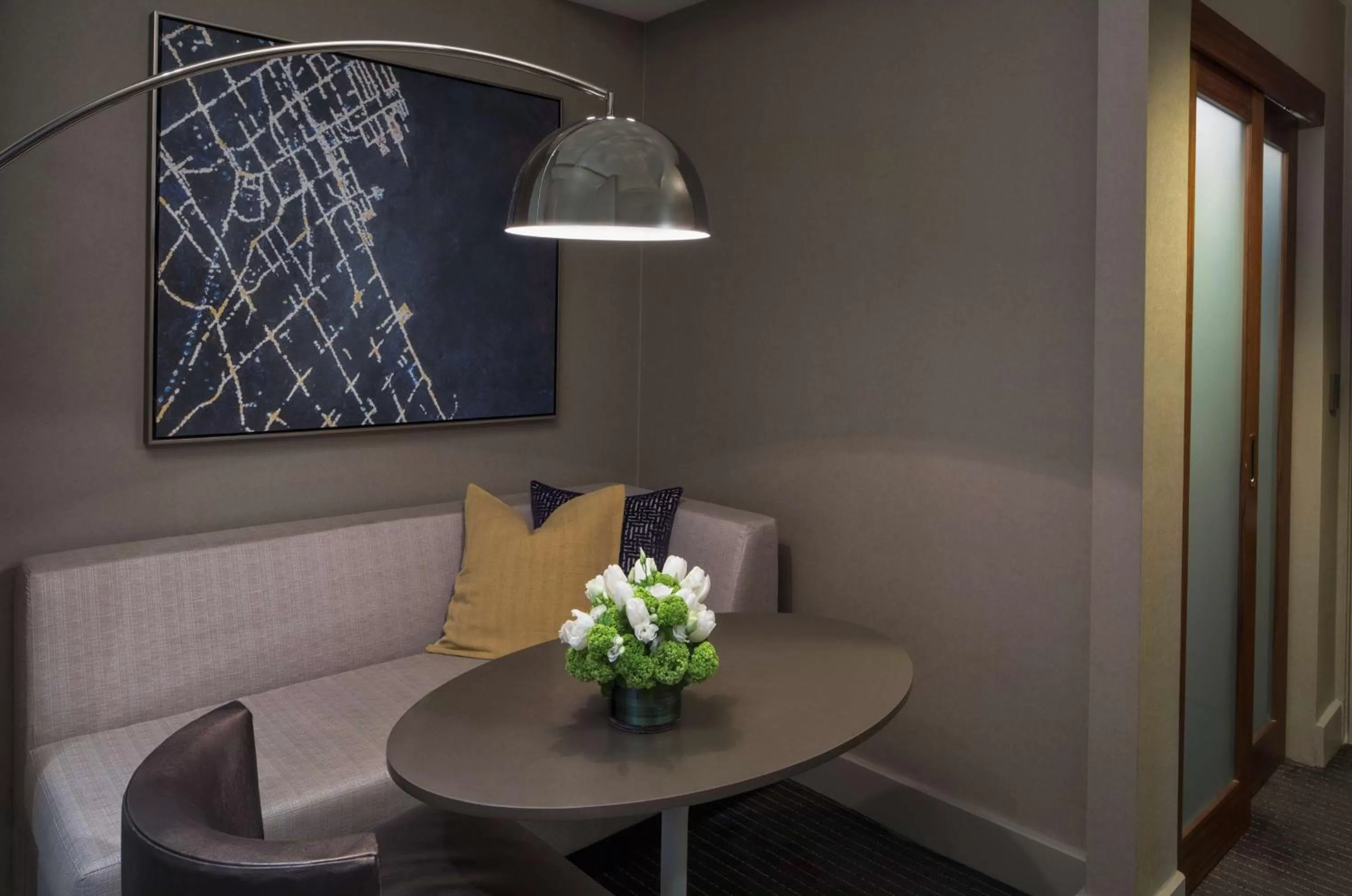 Photo of the whole room in Hyatt Grand Central New York