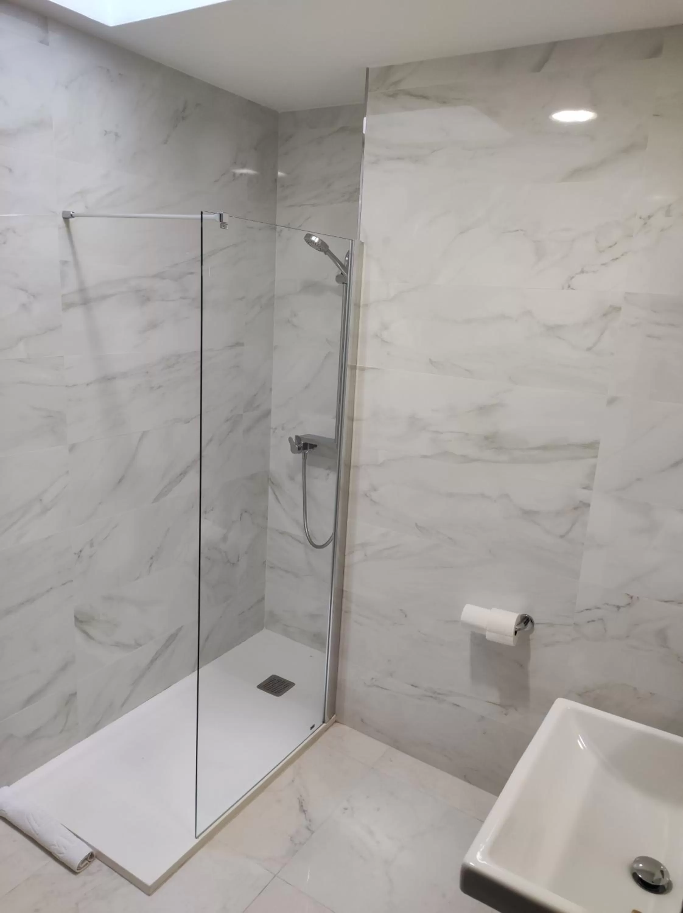 Shower in Hotel Compostela Vigo