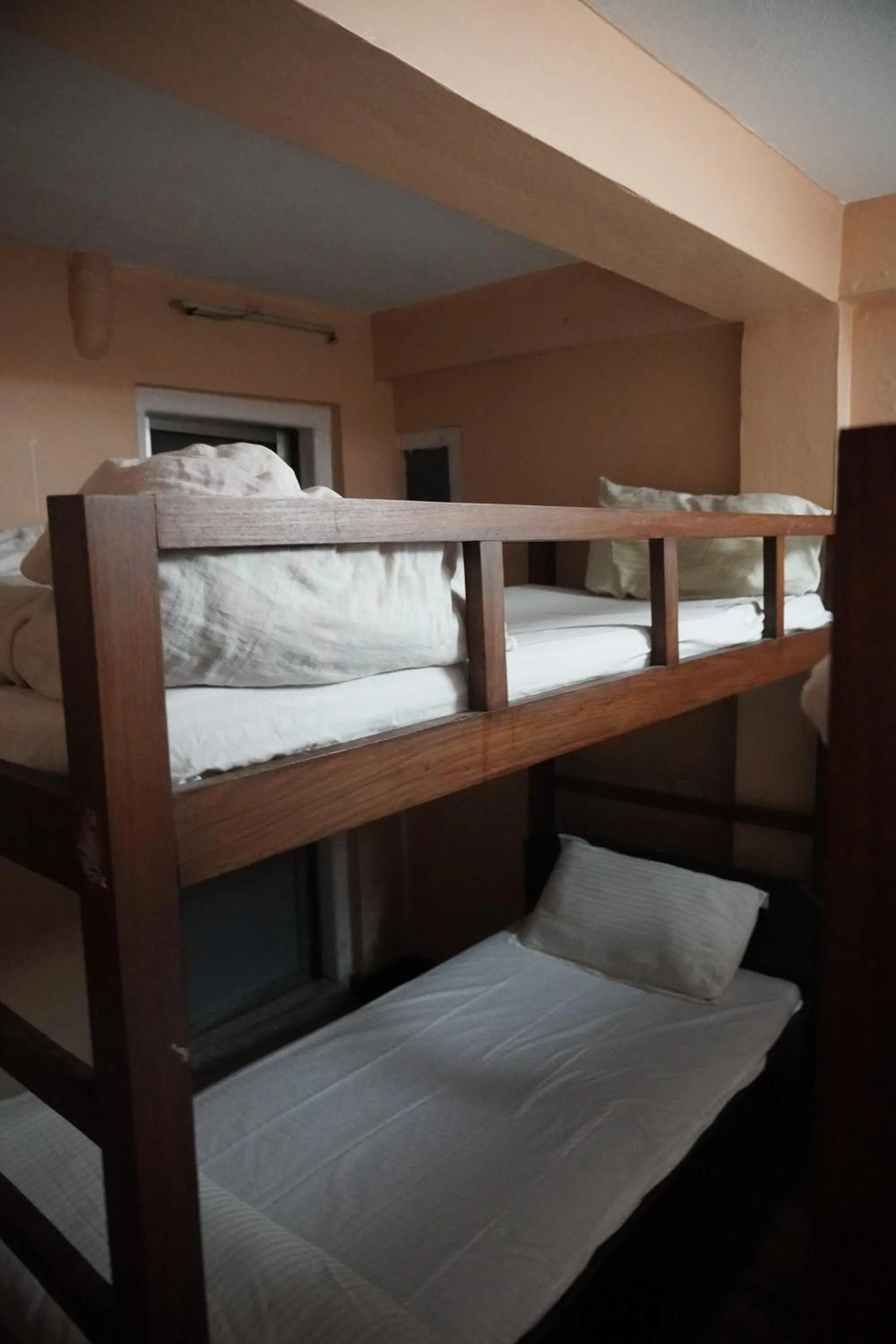 bunk bed, Bed in Hotel Travelers Home