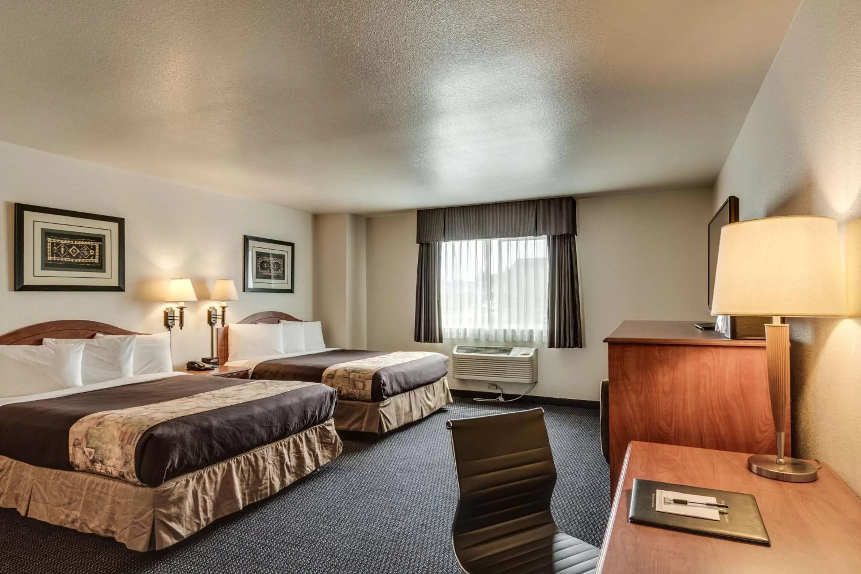 Bedroom, Bed in SureStay Plus Hotel by Best Western Post Falls