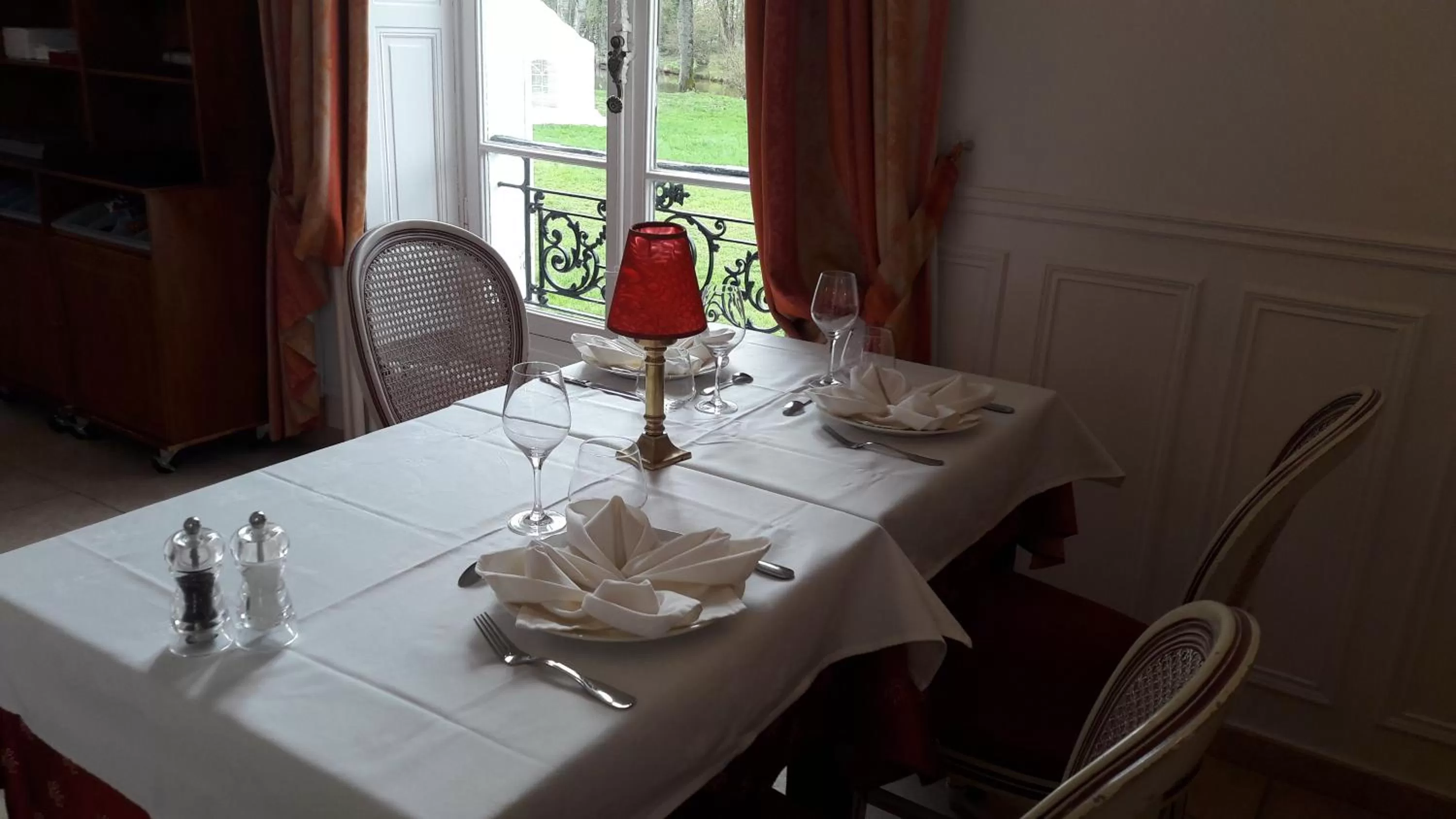 Logis - Hostellerie Le Chatel Nangis