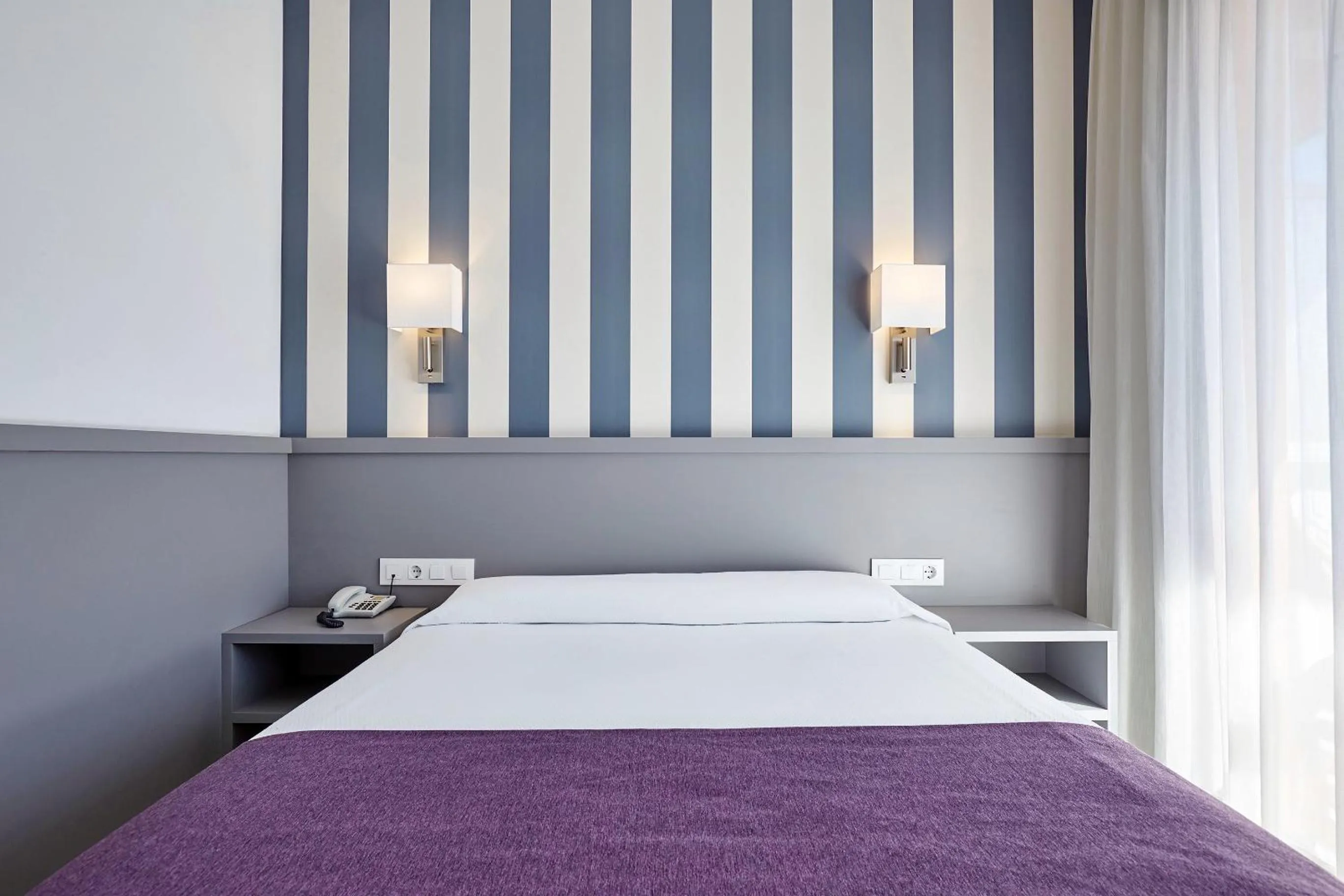 Bed in Hotel Surf Mar