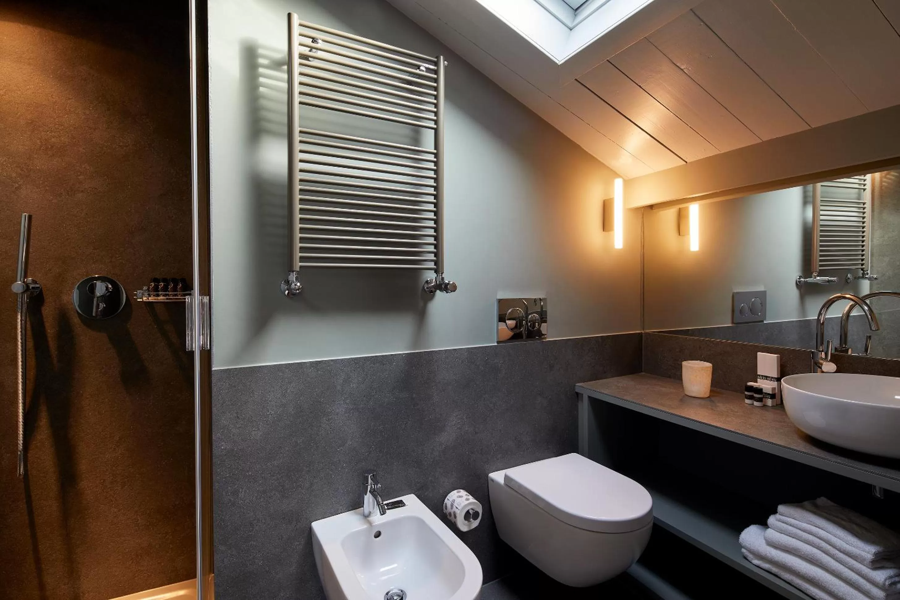 Bathroom in Hotel Dei Dragomanni