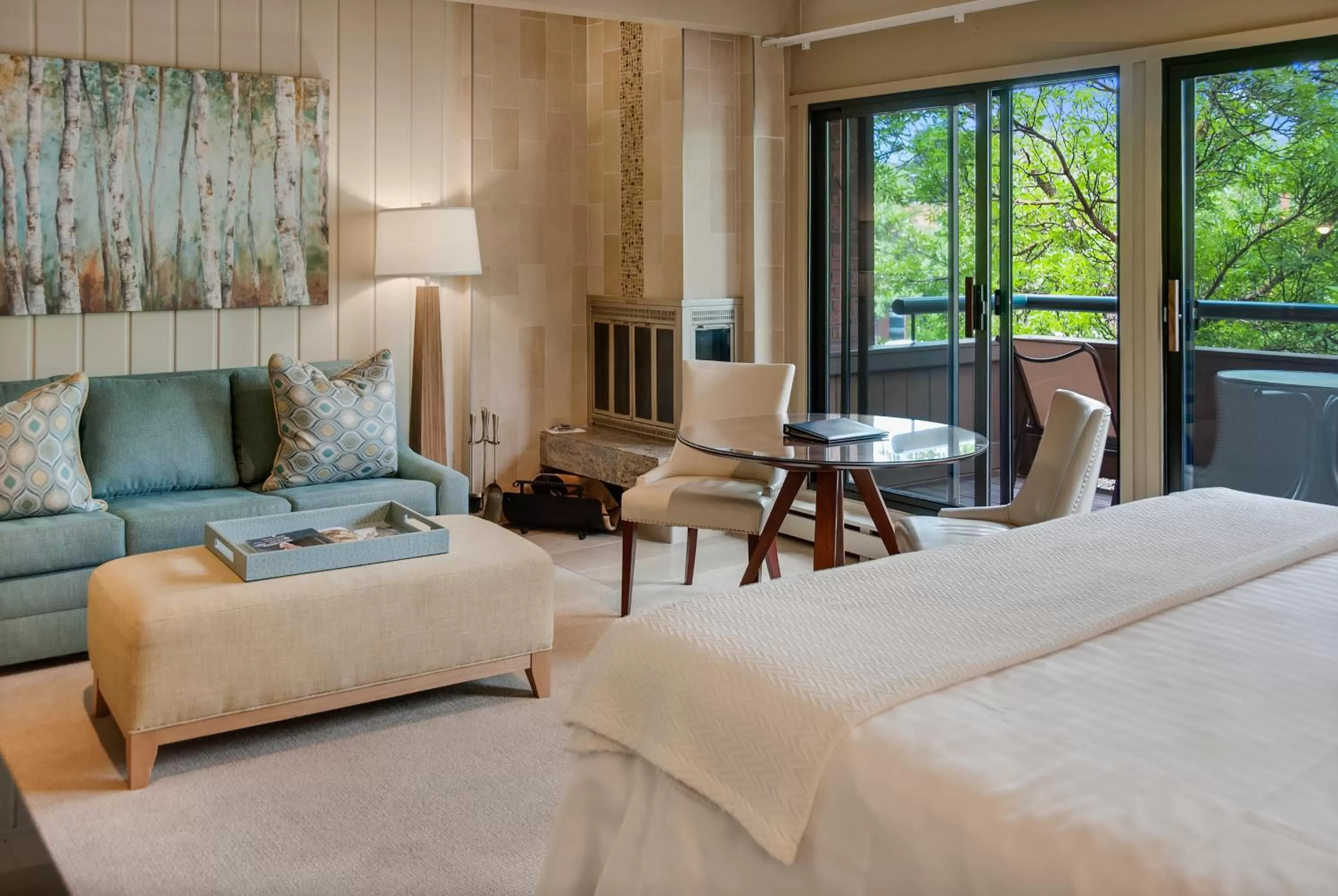 Bed in Aspen Square Condominium Hotel