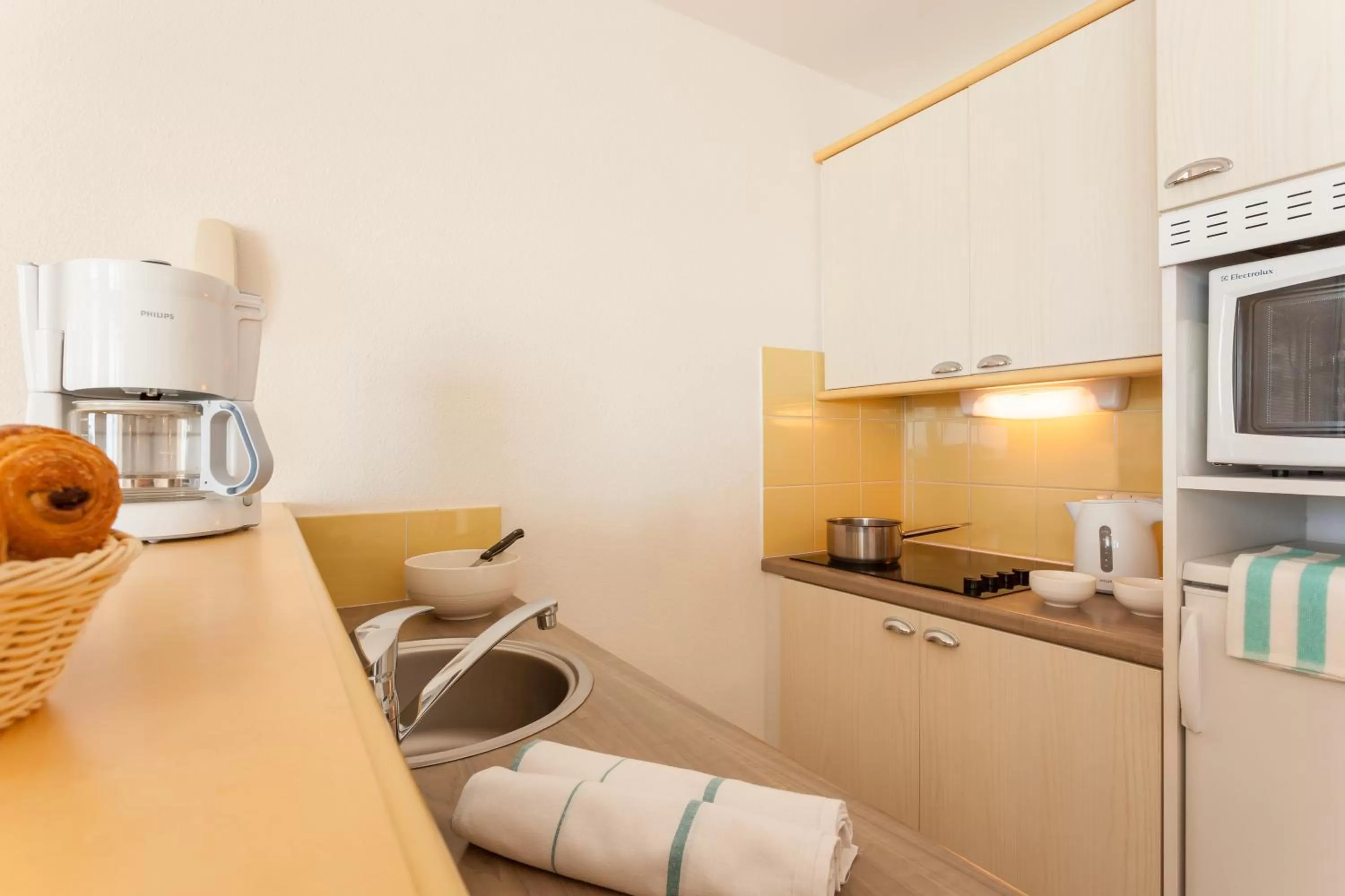 Kitchen or kitchenette, Kitchen/Kitchenette in Résidence Pierre & Vacances Cap-Morgat