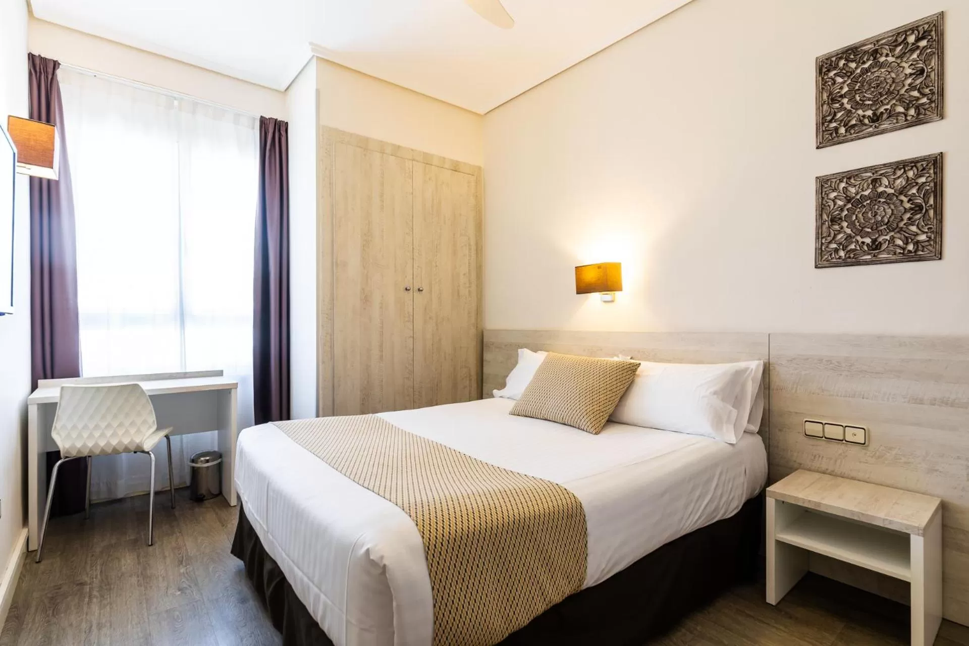 Bedroom, Bed in Sweet Hotel Continental