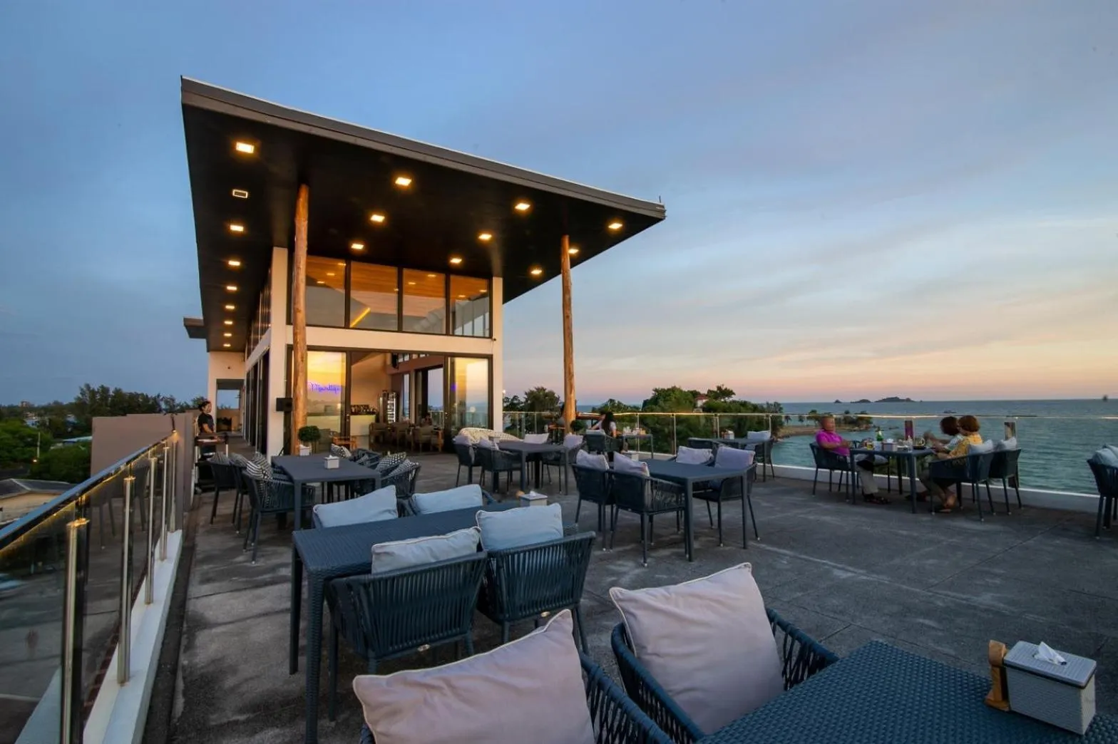 Restaurant/places to eat in Tique Series Boutique Resort (SHA Extra Plus)